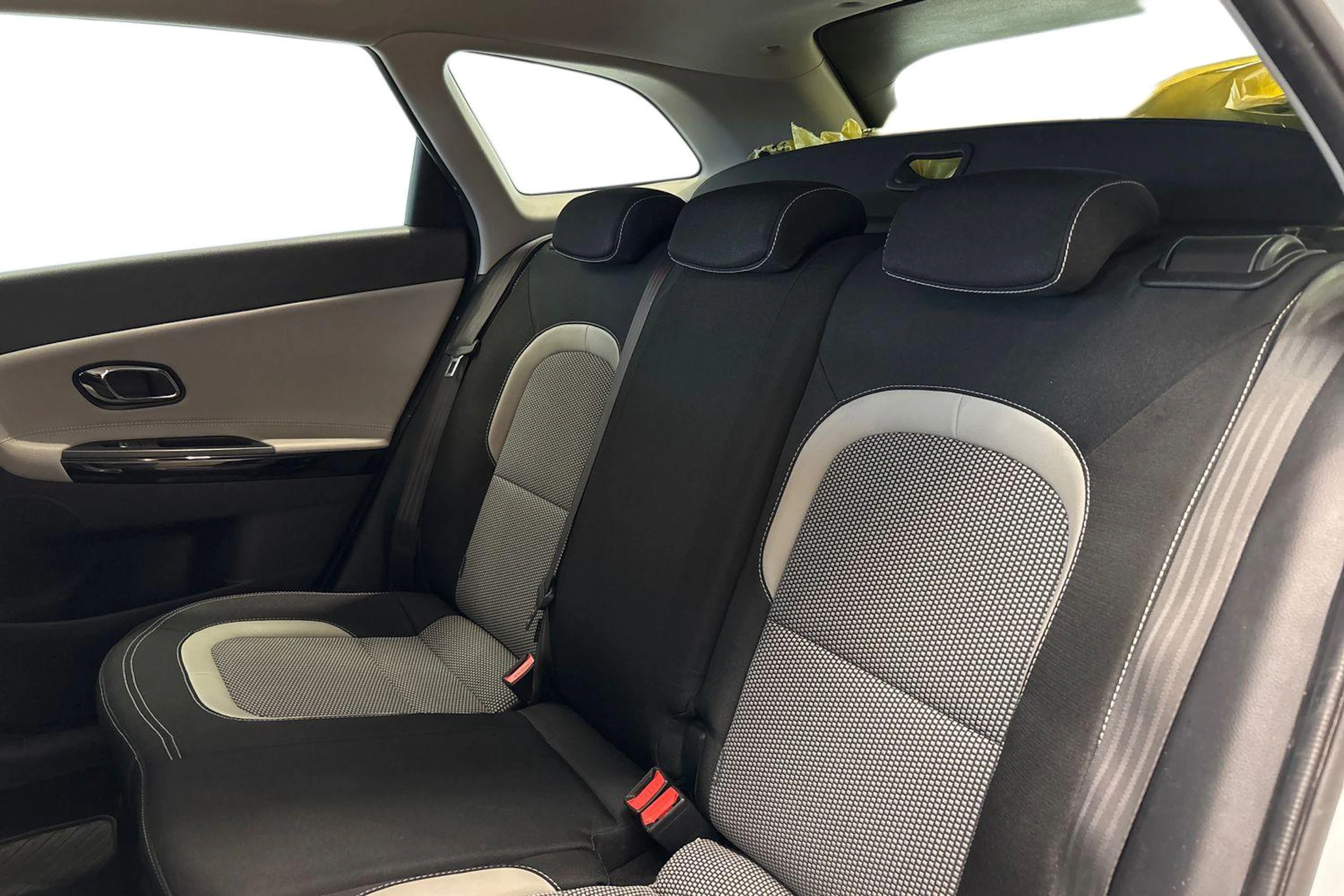 Valkoinen Kia Ceed 2018 kuva 8.