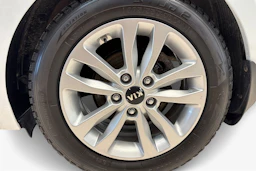 Valkoinen Kia Ceed 2018 kuva 9.
