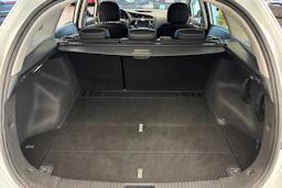 Valkoinen Kia Ceed 2018 kuva 13.