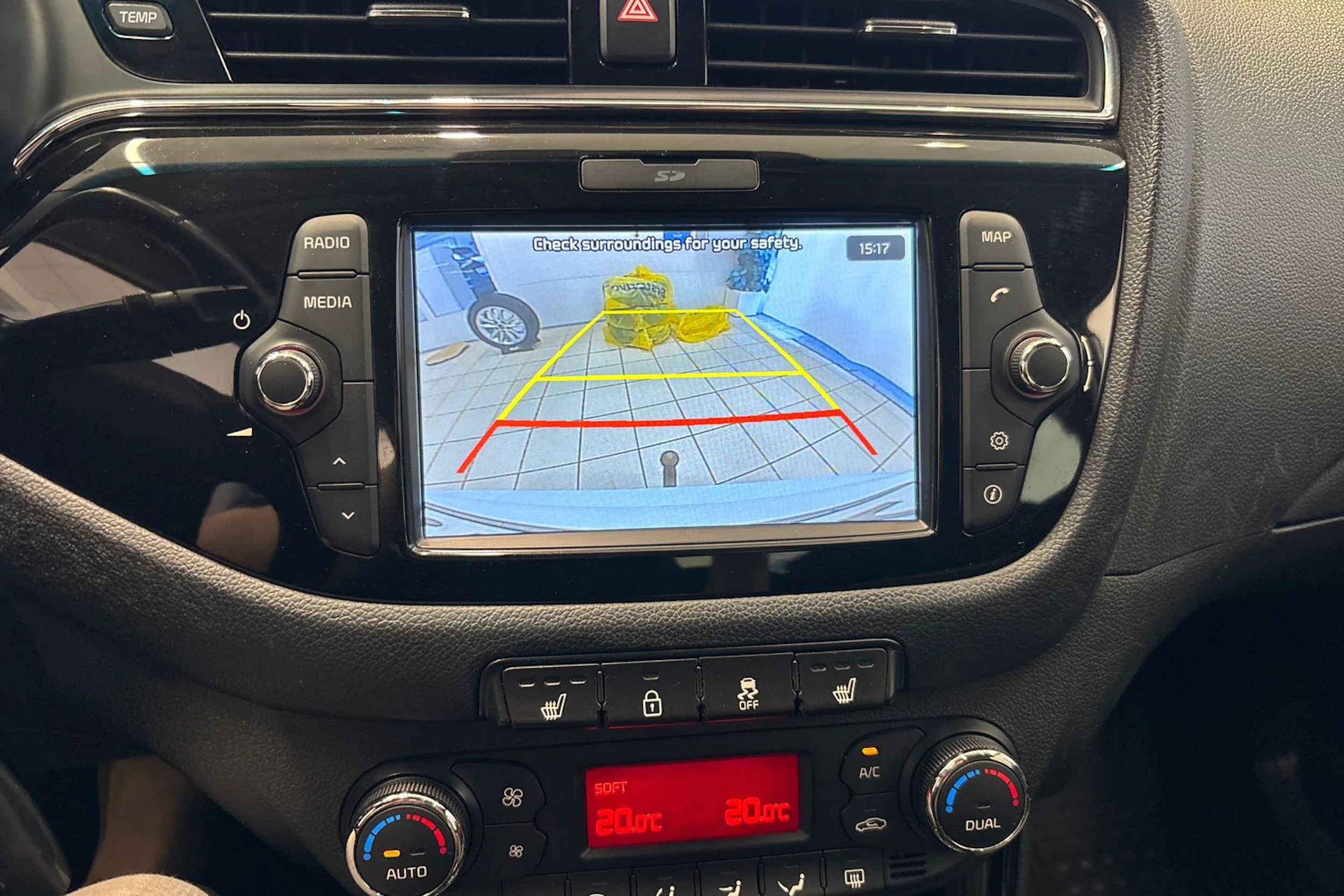 Valkoinen Kia Ceed 2018 kuva 22.