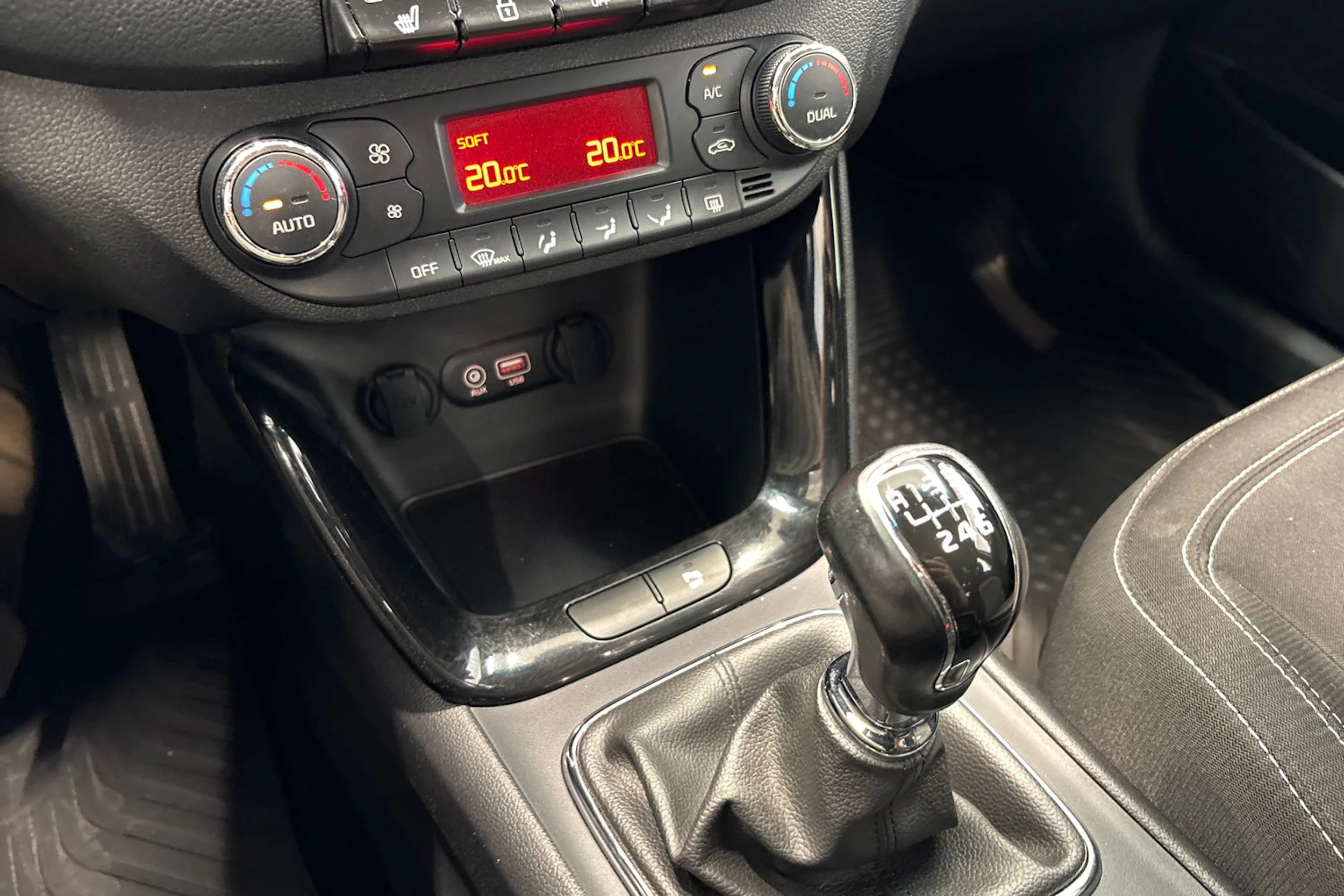 Valkoinen Kia Ceed 2018 kuva 23.