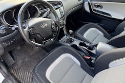 Valkoinen Kia cee'd 2018 kuva 3.