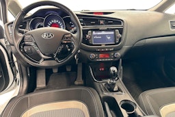 Valkoinen Kia cee'd 2018 kuva 9.