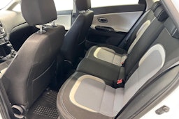 Valkoinen Kia cee'd 2018 kuva 10.