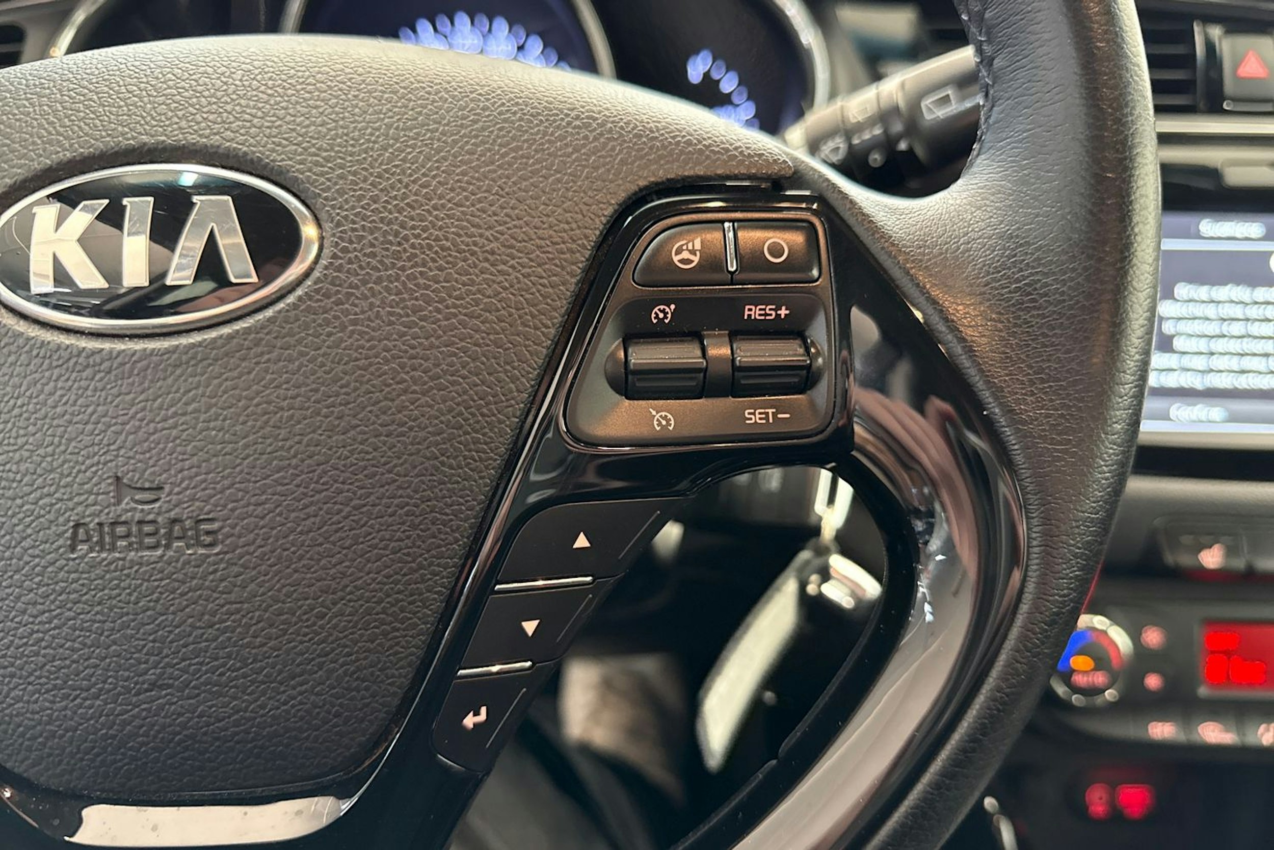 Valkoinen Kia cee'd 2018 kuva 16.