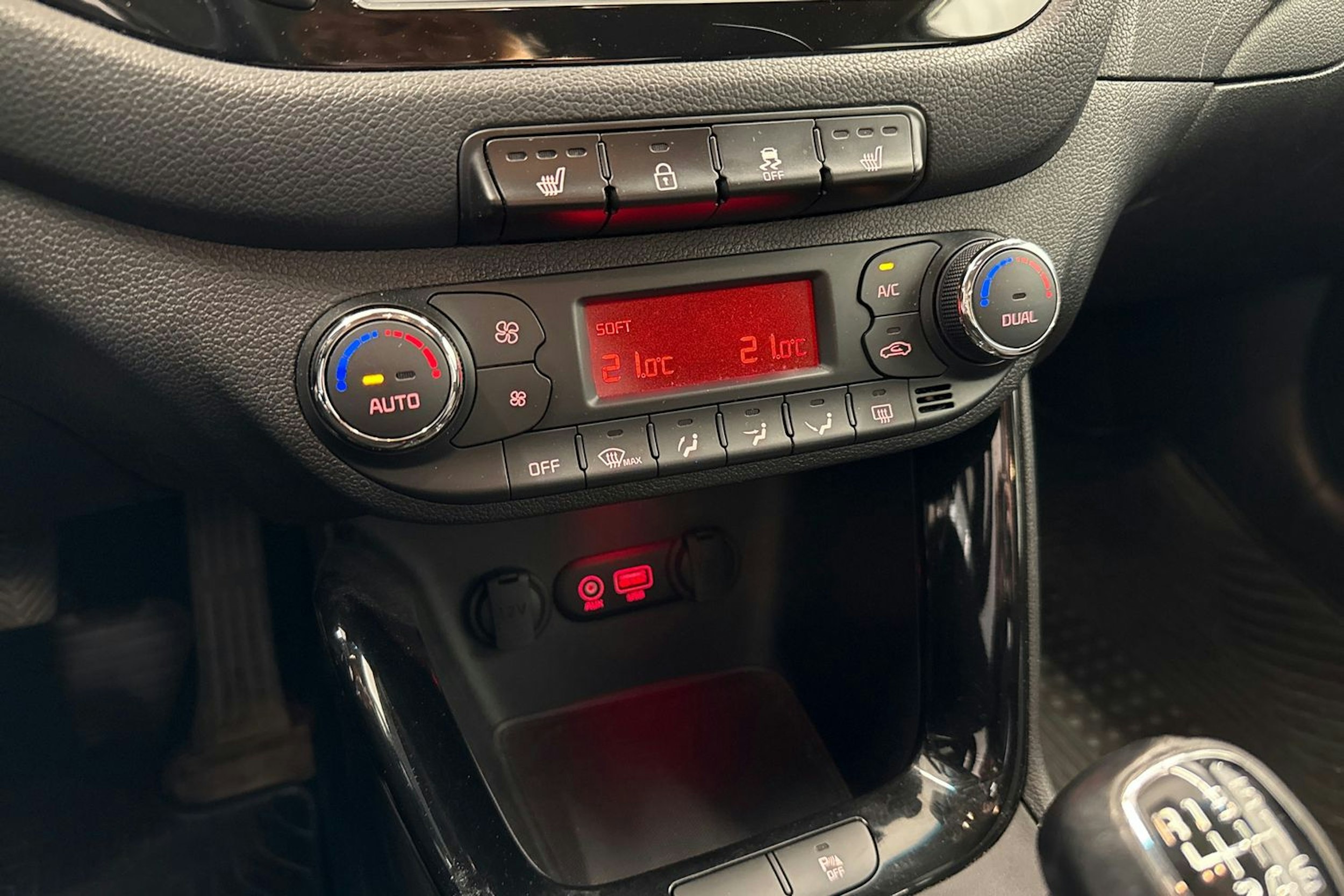 Valkoinen Kia cee'd 2018 kuva 23.