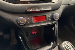 Valkoinen Kia cee'd 2018 kuva 23.