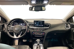 Punainen Kia ceed 2018 kuva 9.