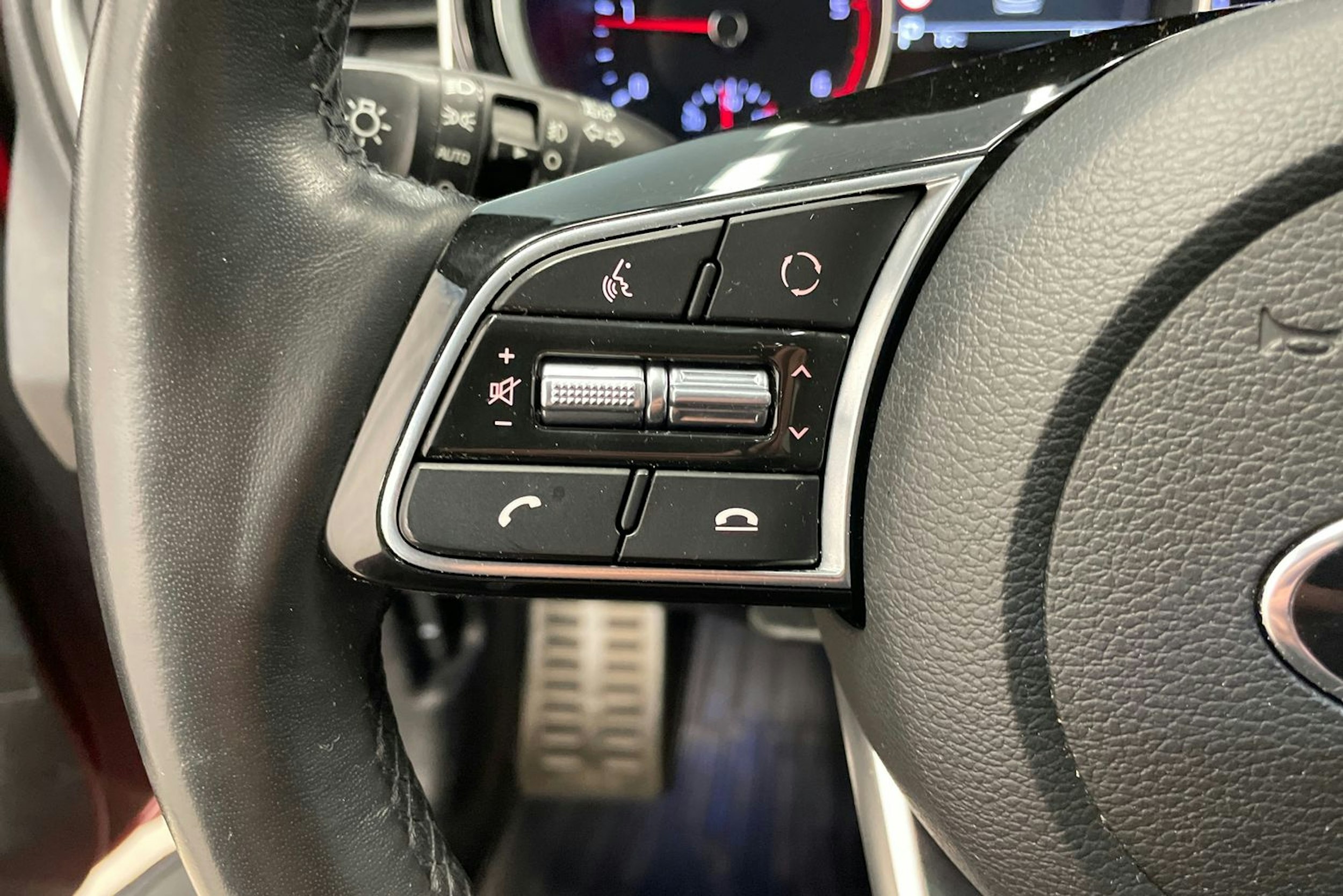 Punainen Kia ceed 2018 kuva 16.