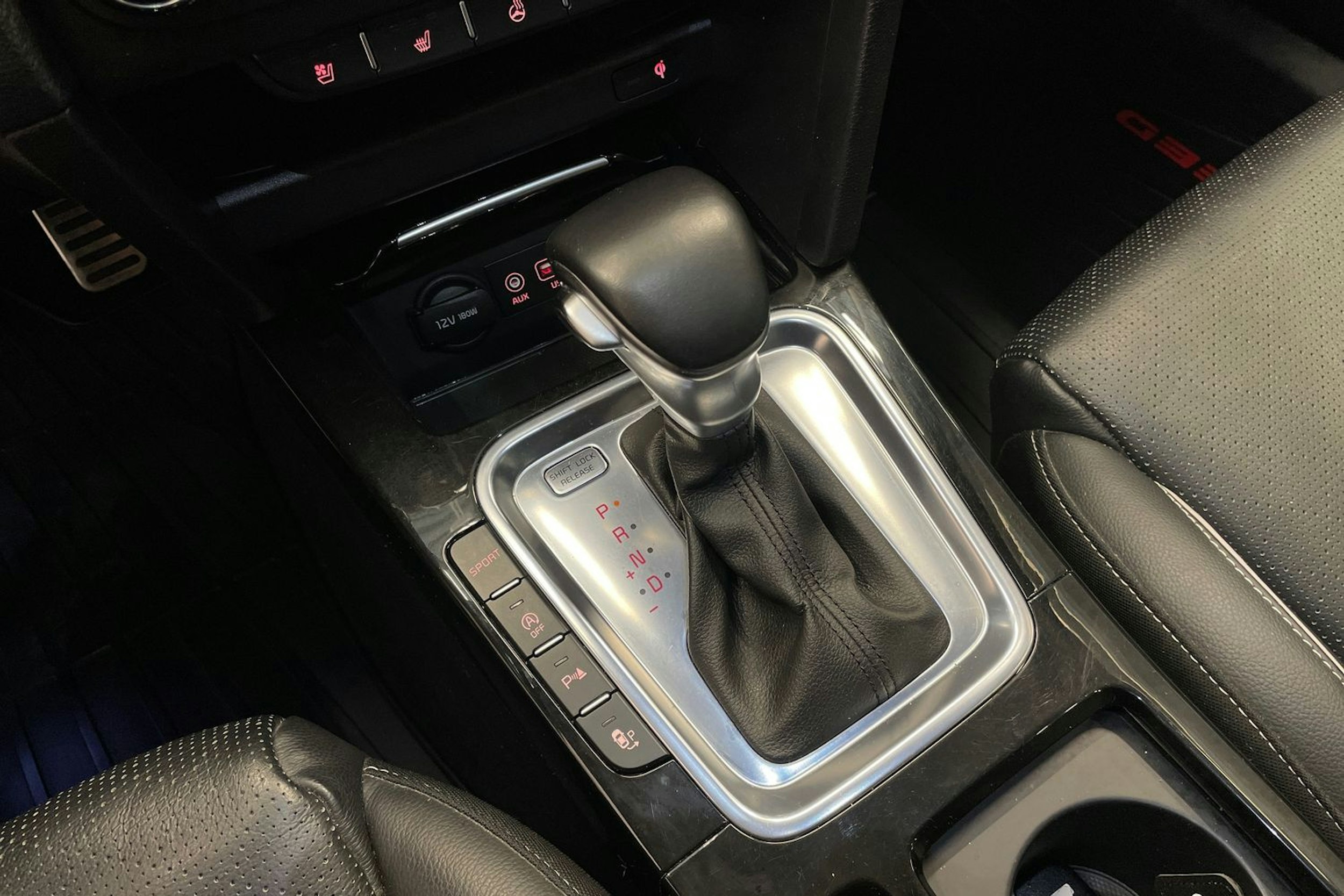 Punainen Kia ceed 2018 kuva 17.