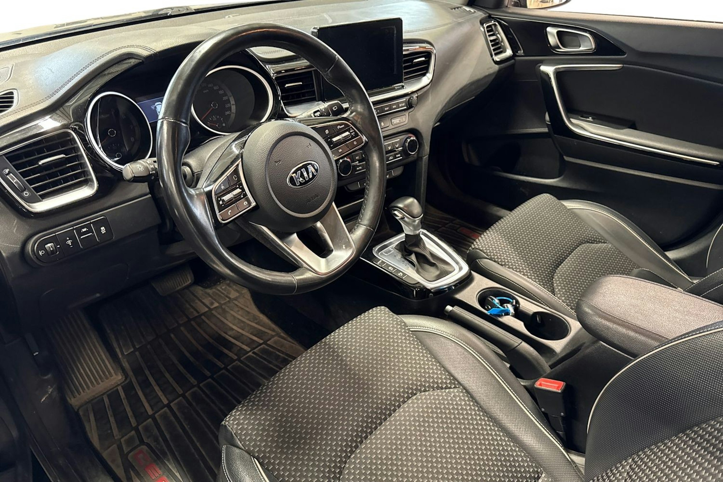 musta Kia Ceed 2018 kuva 3.