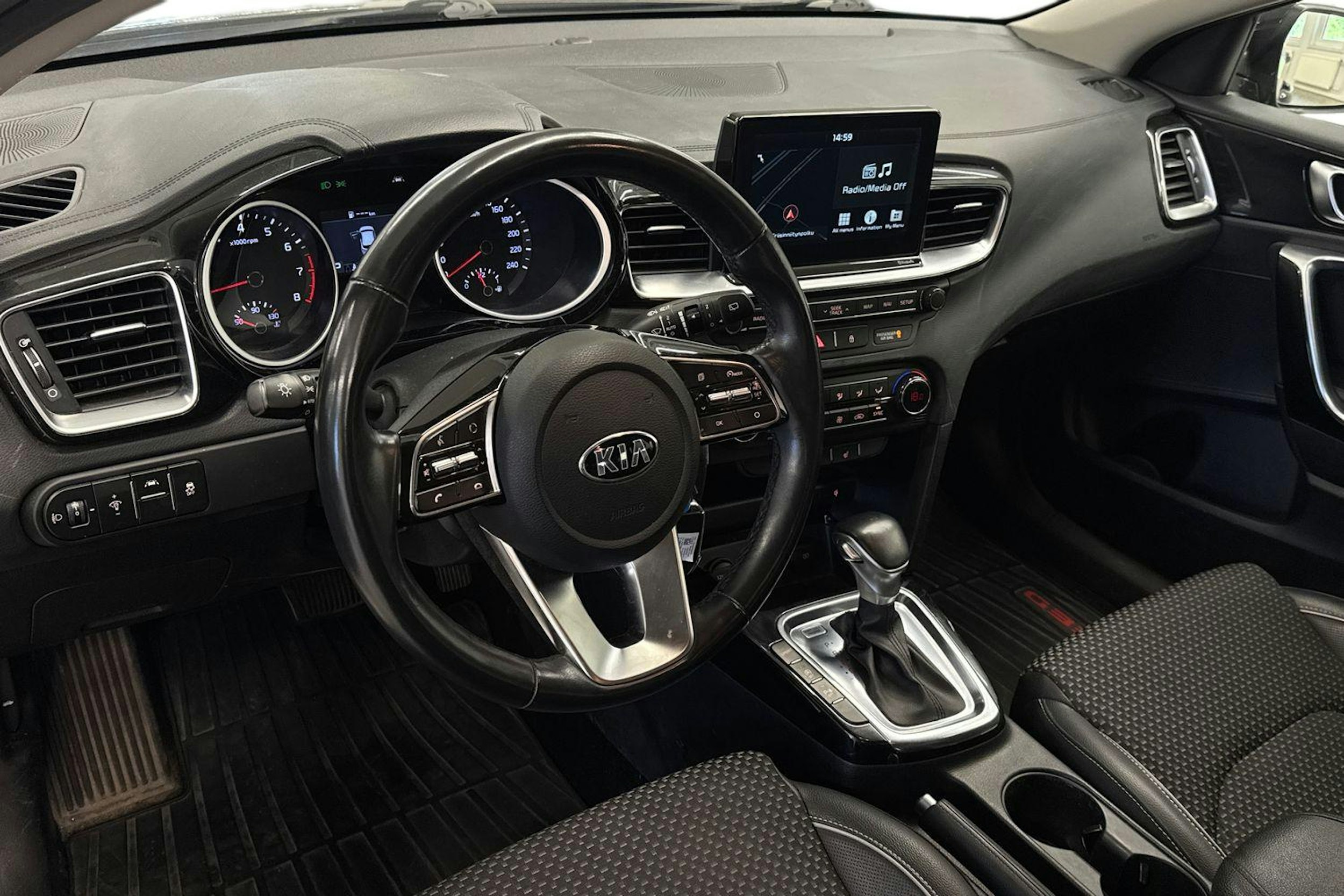 musta Kia Ceed 2018 kuva 6.