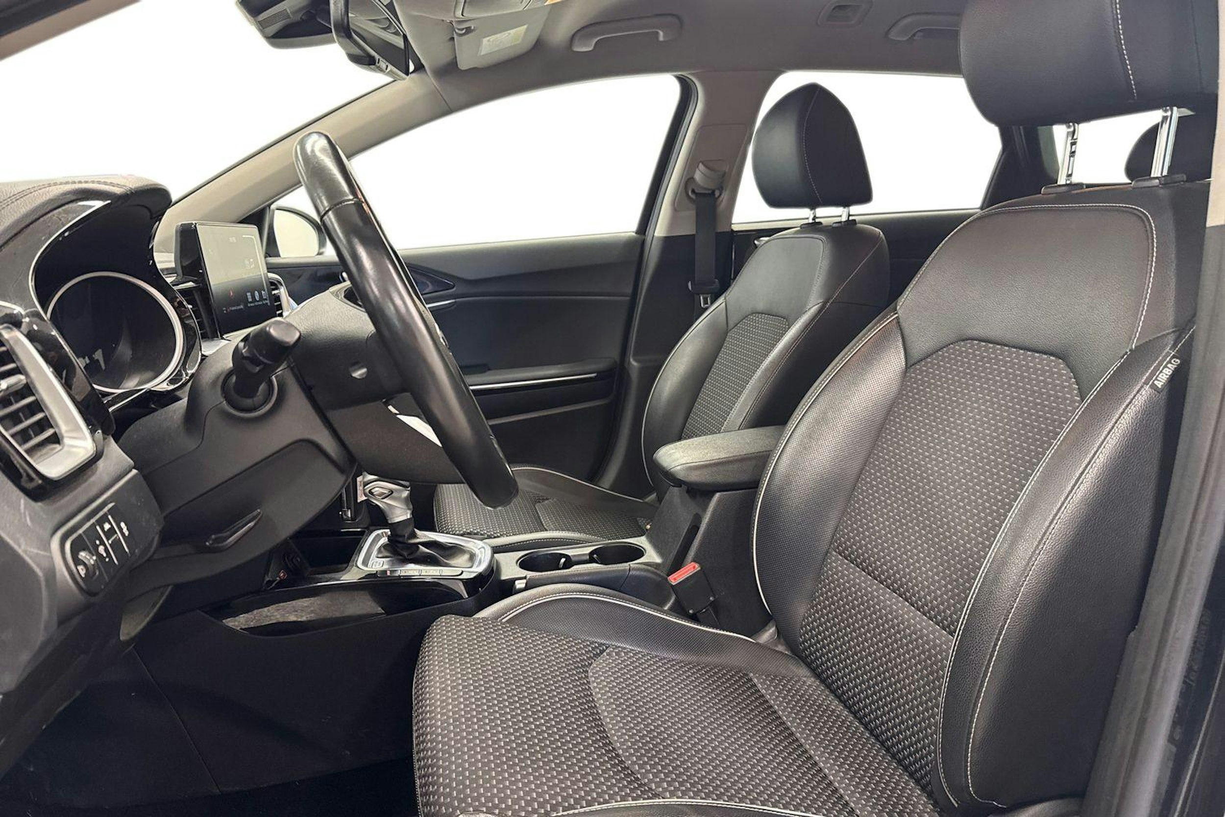 musta Kia Ceed 2018 kuva 9.