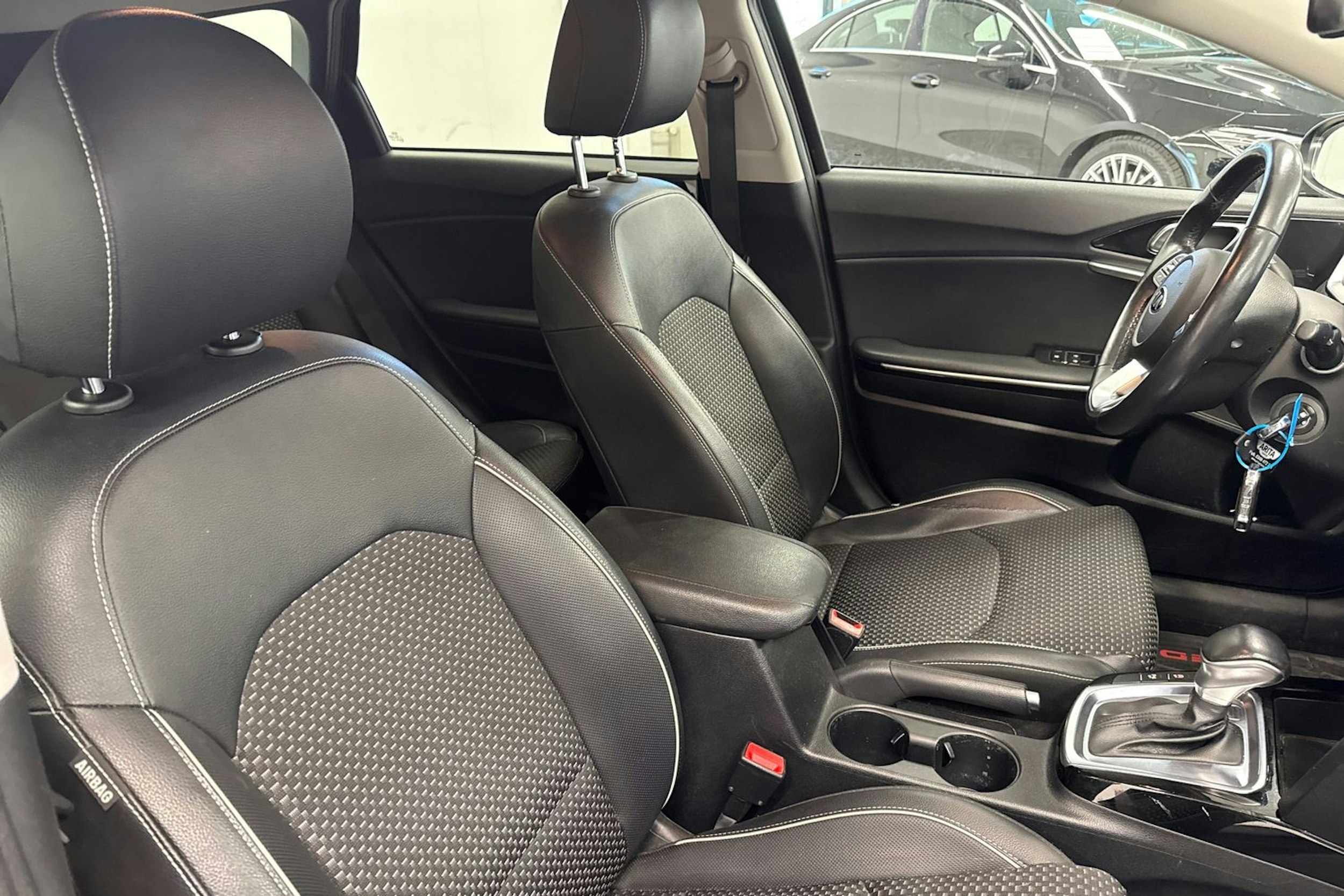 musta Kia Ceed 2018 kuva 10.
