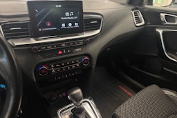 musta Kia Ceed 2018 kuva 16.