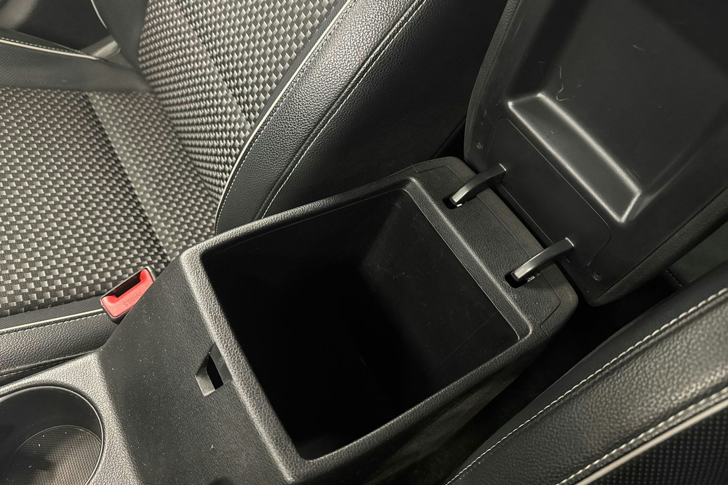 musta Kia Ceed 2018 kuva 27.