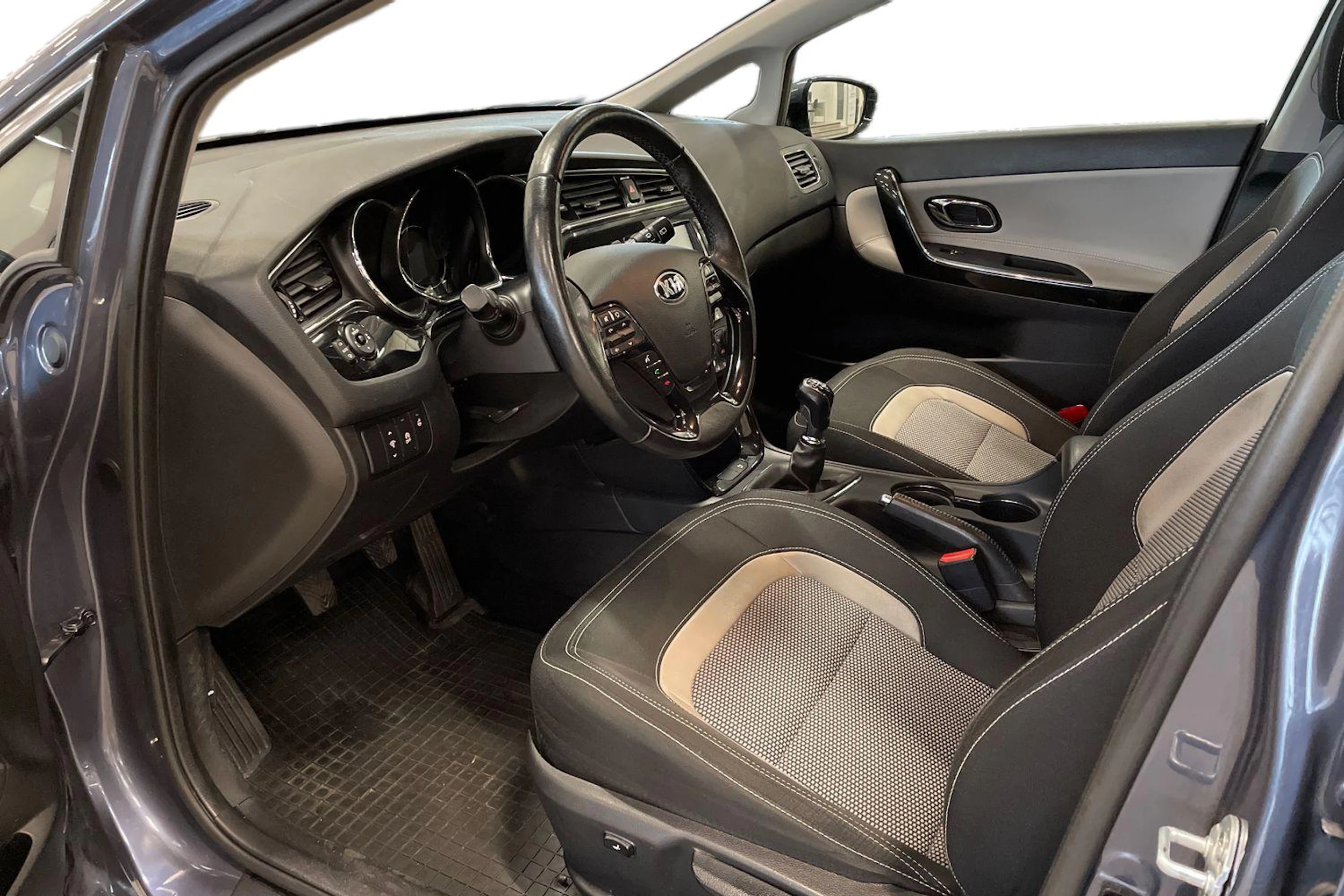 sininen Kia Ceed 2018 kuva 7.
