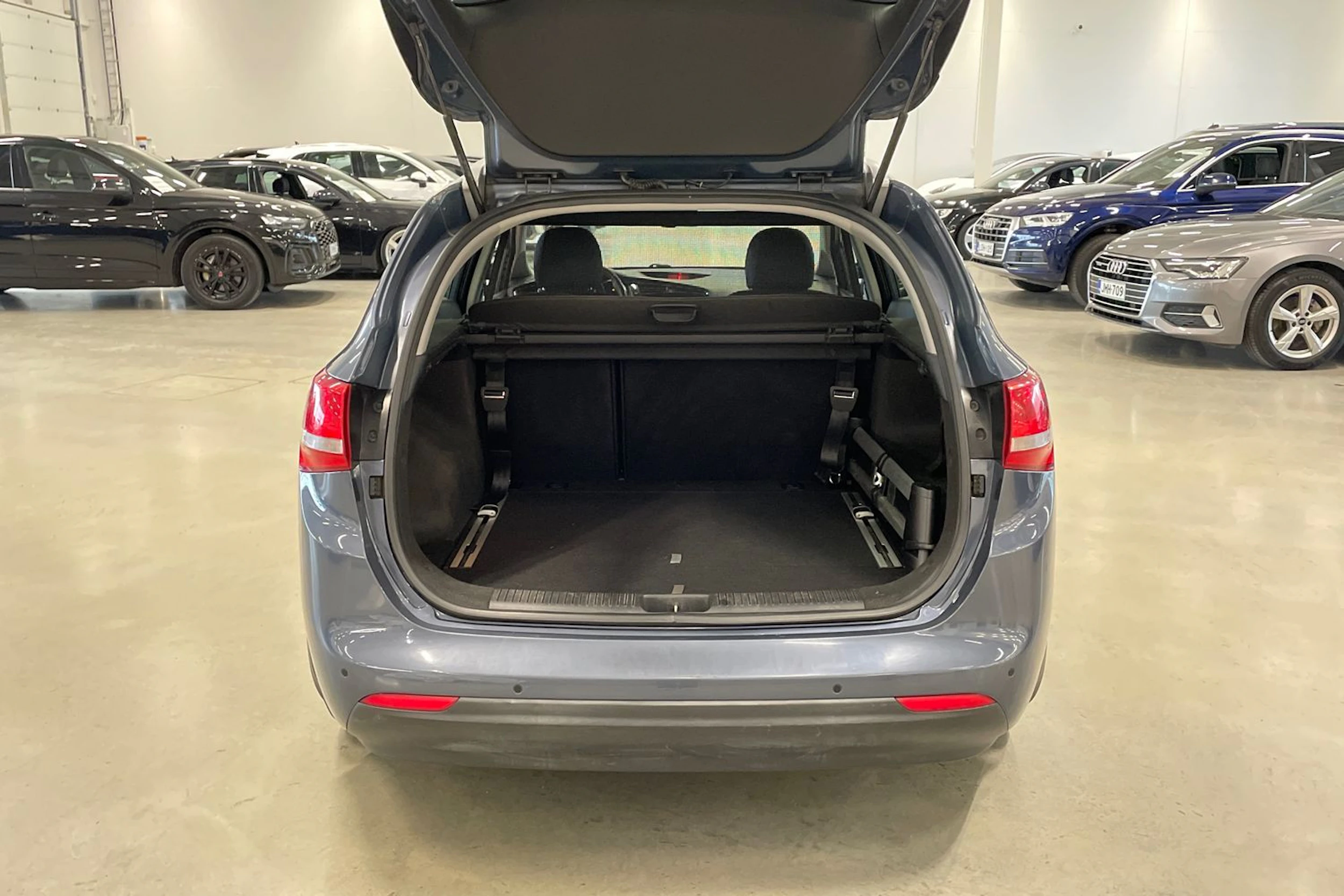 sininen Kia Ceed 2018 kuva 23.