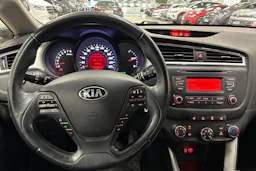 punainen Kia Ceed 2018 kuva 4.