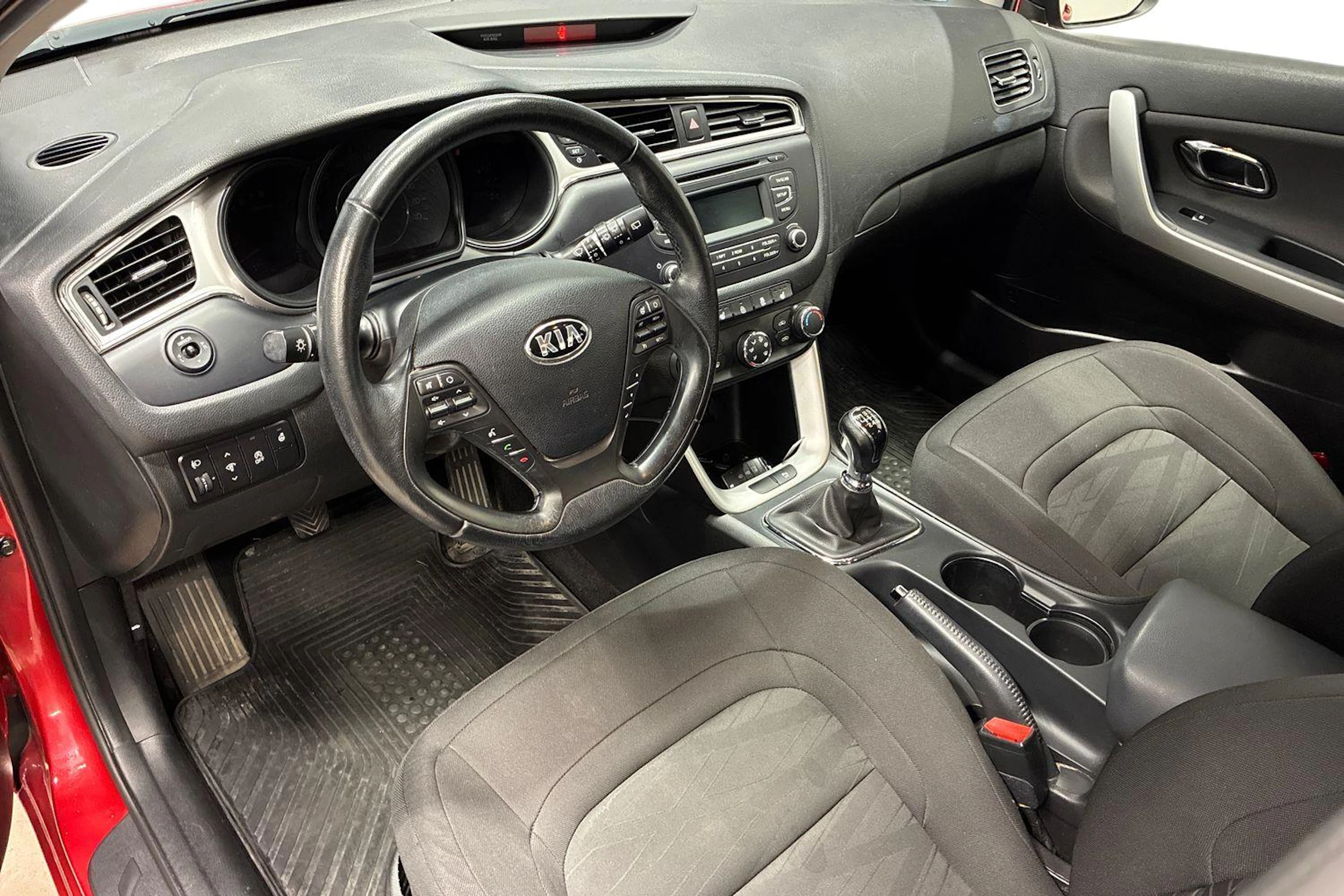 punainen Kia Ceed 2018 kuva 6.