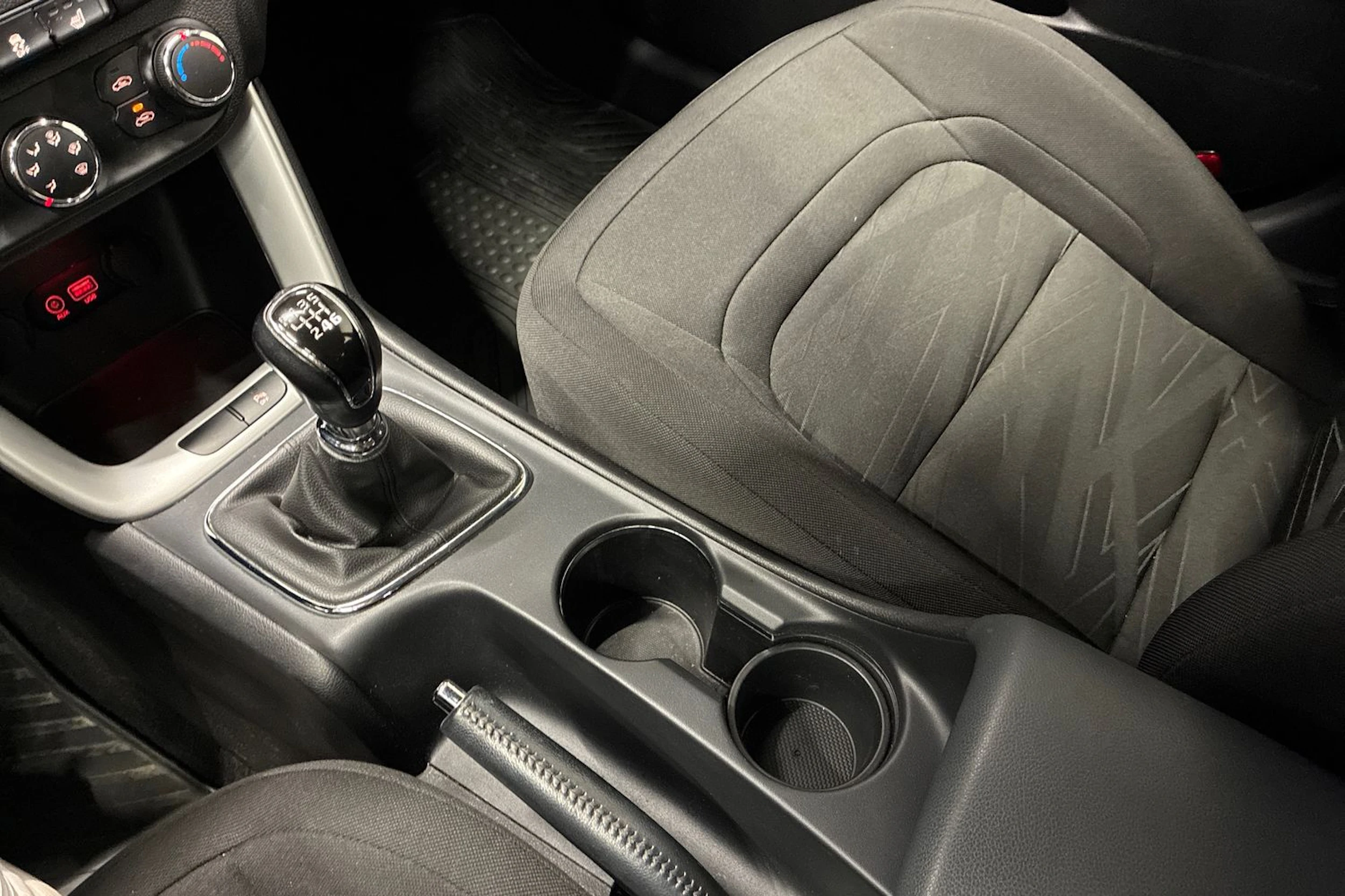 punainen Kia Ceed 2018 kuva 18.