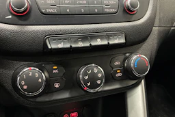 punainen Kia Ceed 2018 kuva 20.