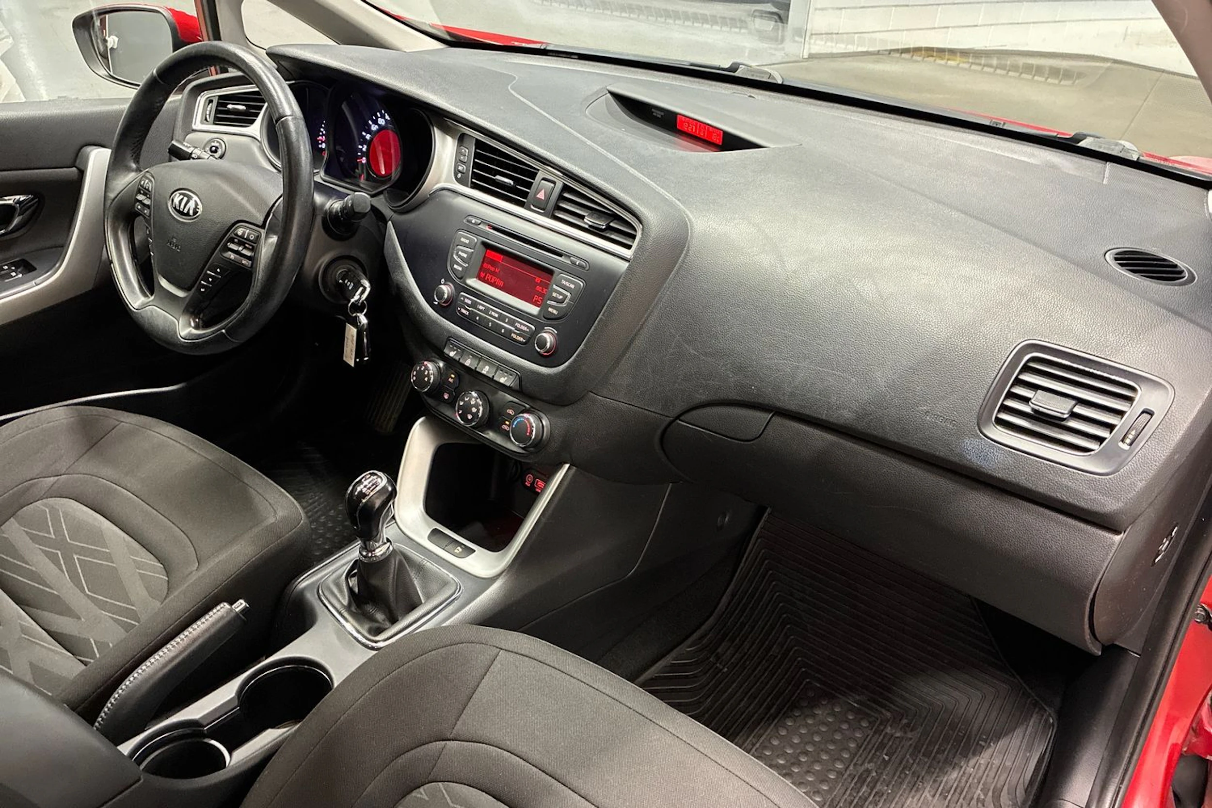 punainen Kia Ceed 2018 kuva 25.