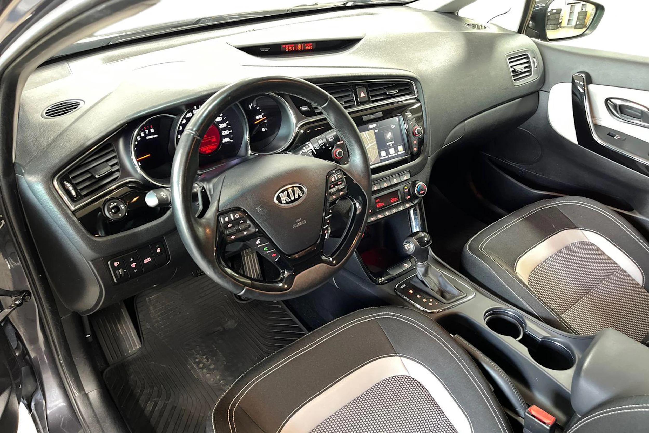 Harmaa Kia Ceed 2018 kuva 8.