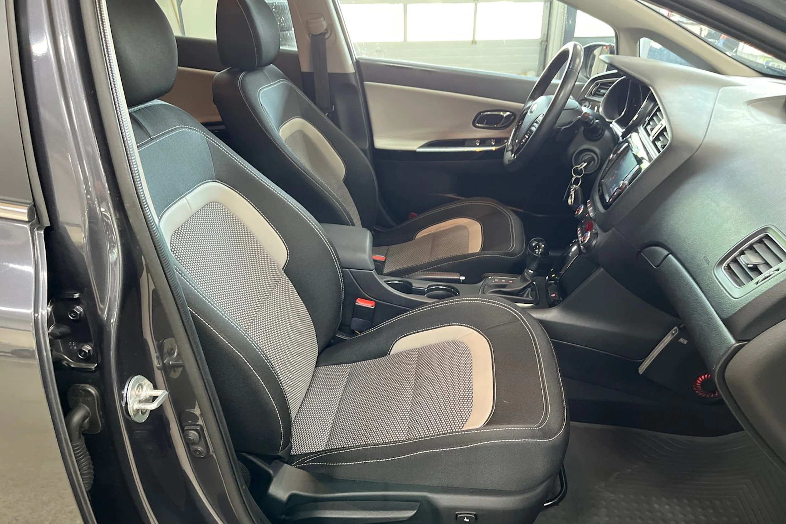 Harmaa Kia Ceed 2018 kuva 16.