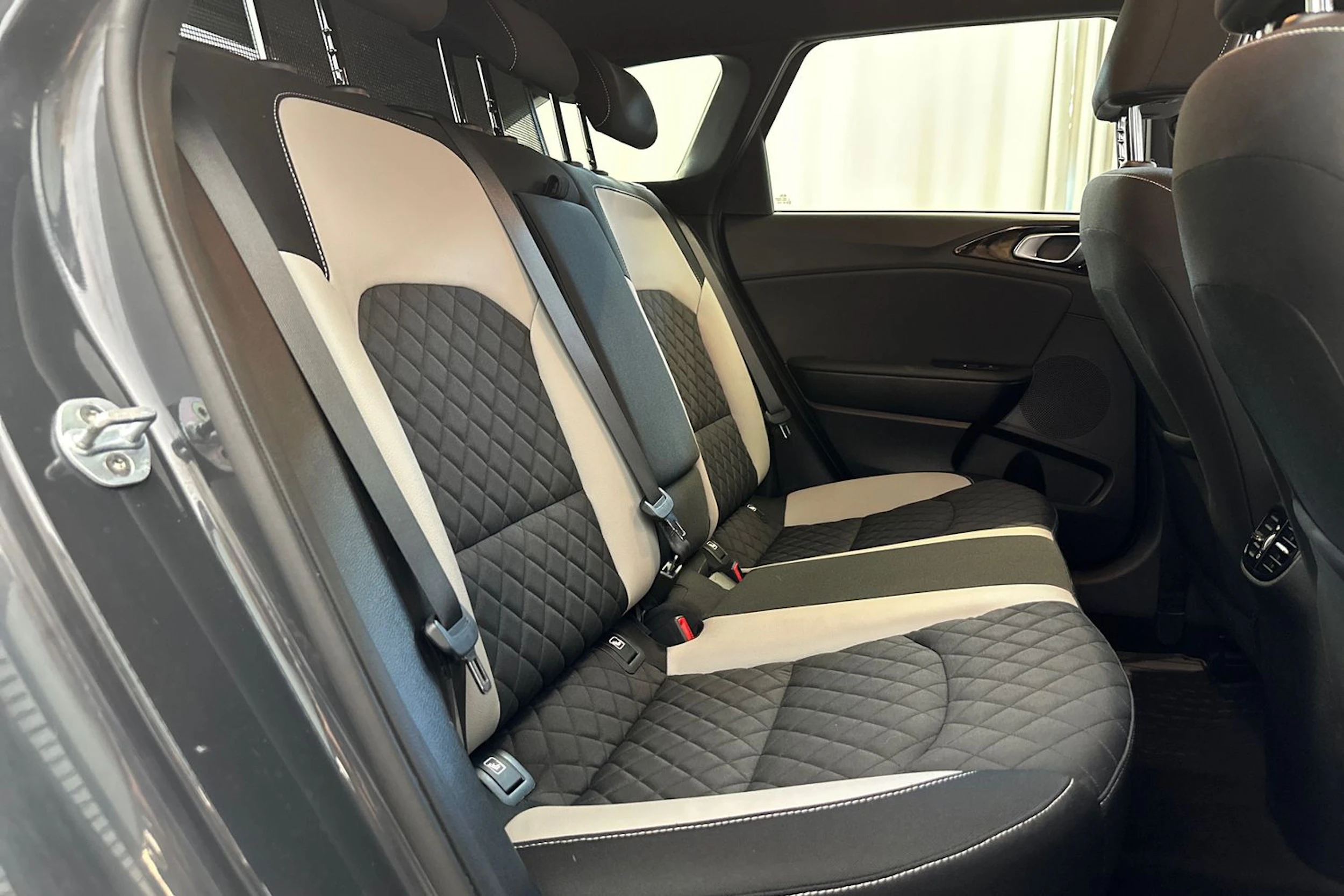 harmaa Kia Ceed 2019 kuva 10.