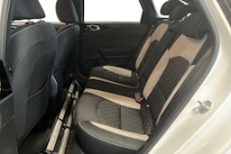 valkoinen Kia Ceed 2019 kuva 10.