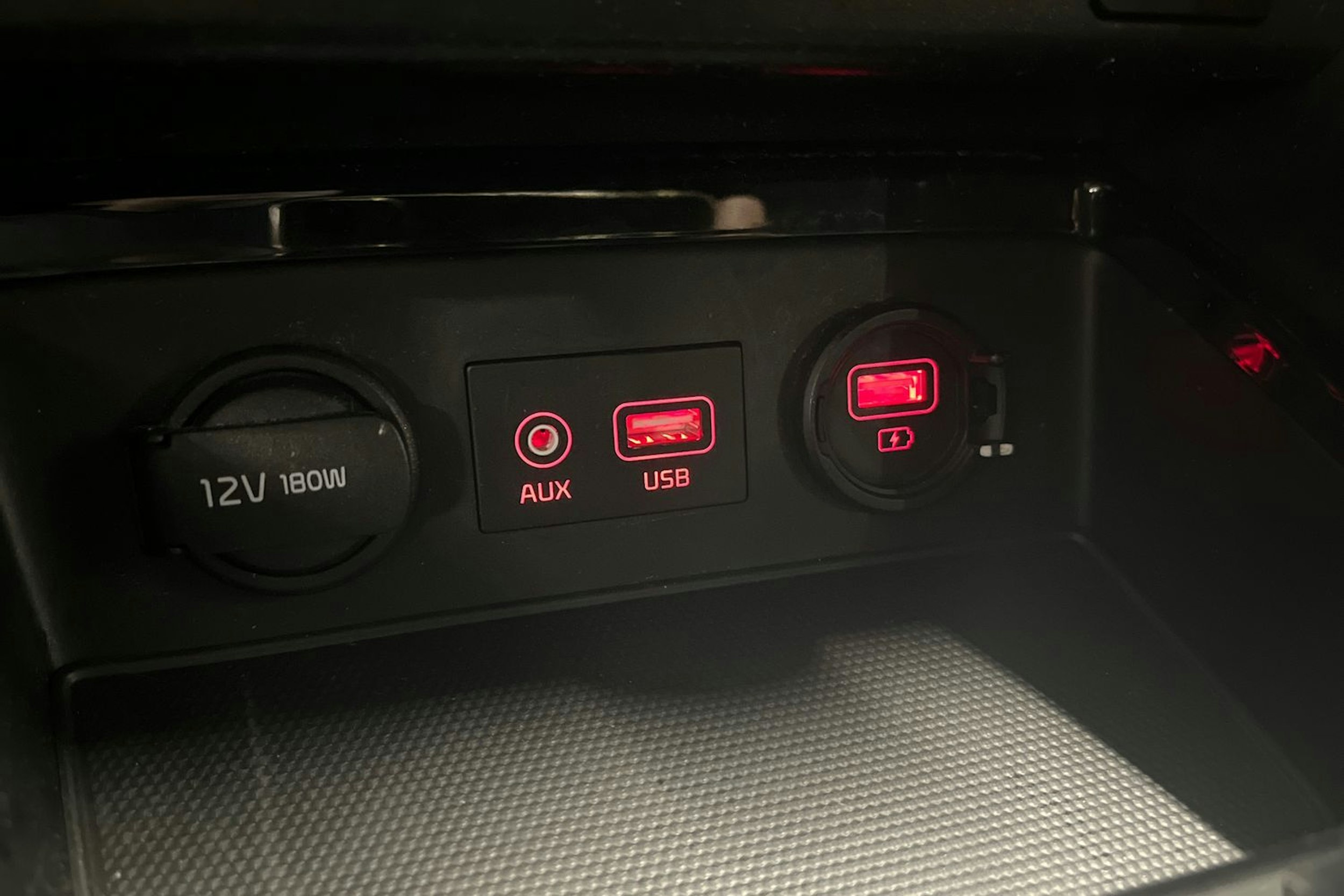 valkoinen Kia Ceed 2019 kuva 26.