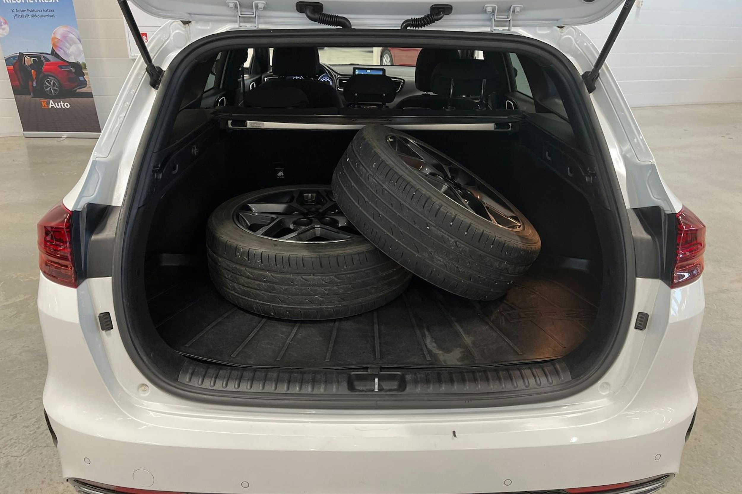 valkoinen Kia Ceed 2019 kuva 32.