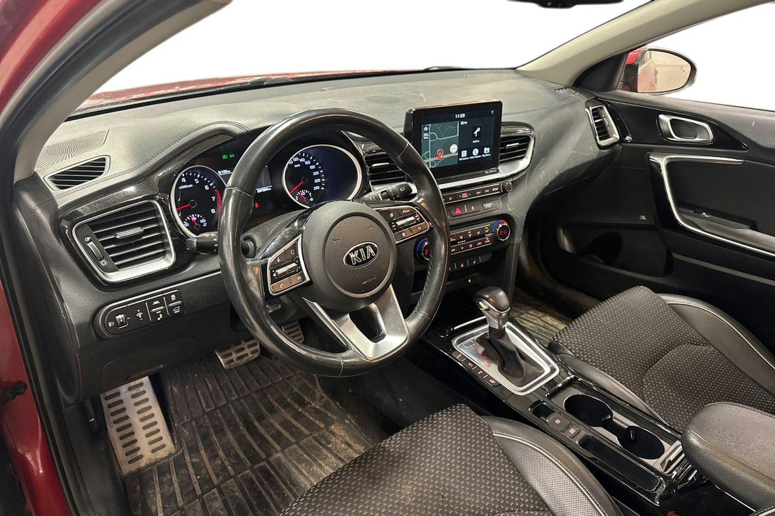 punainen Kia Ceed 2019 kuva 3.