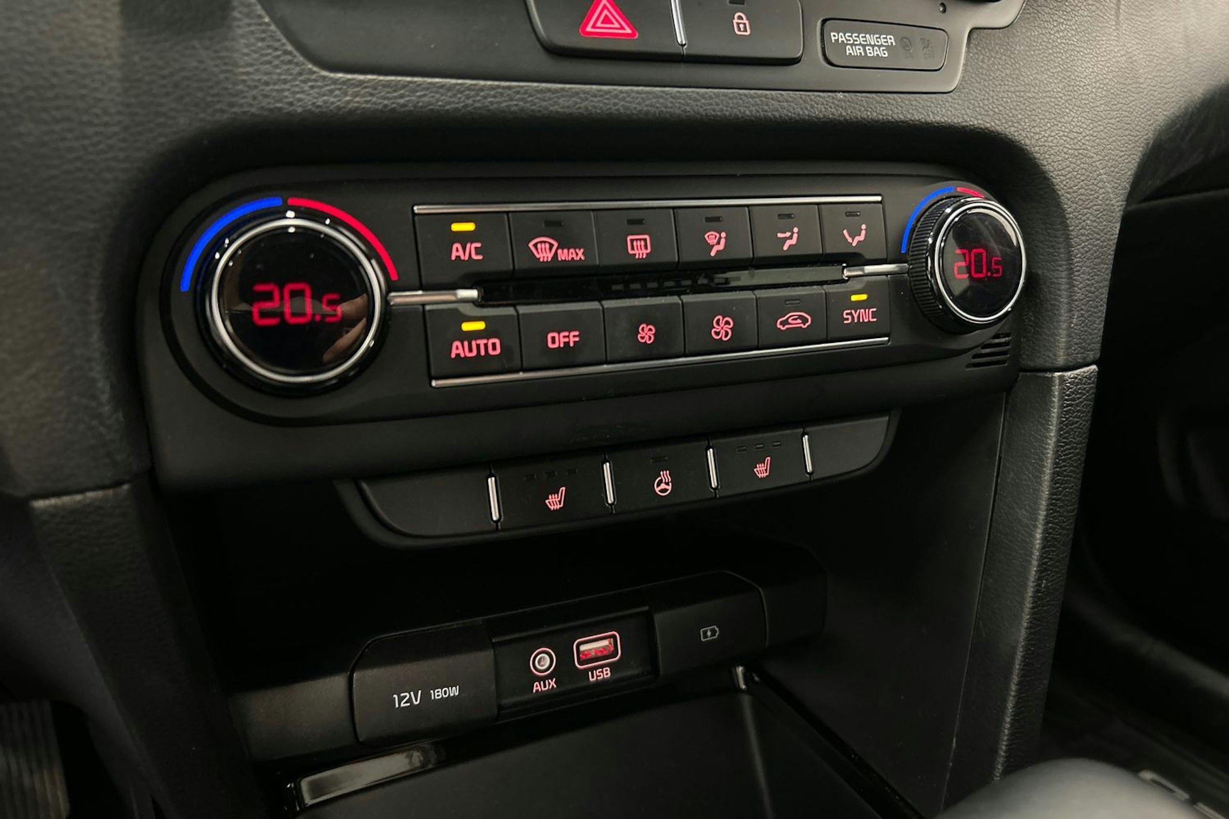 punainen Kia Ceed 2019 kuva 25.