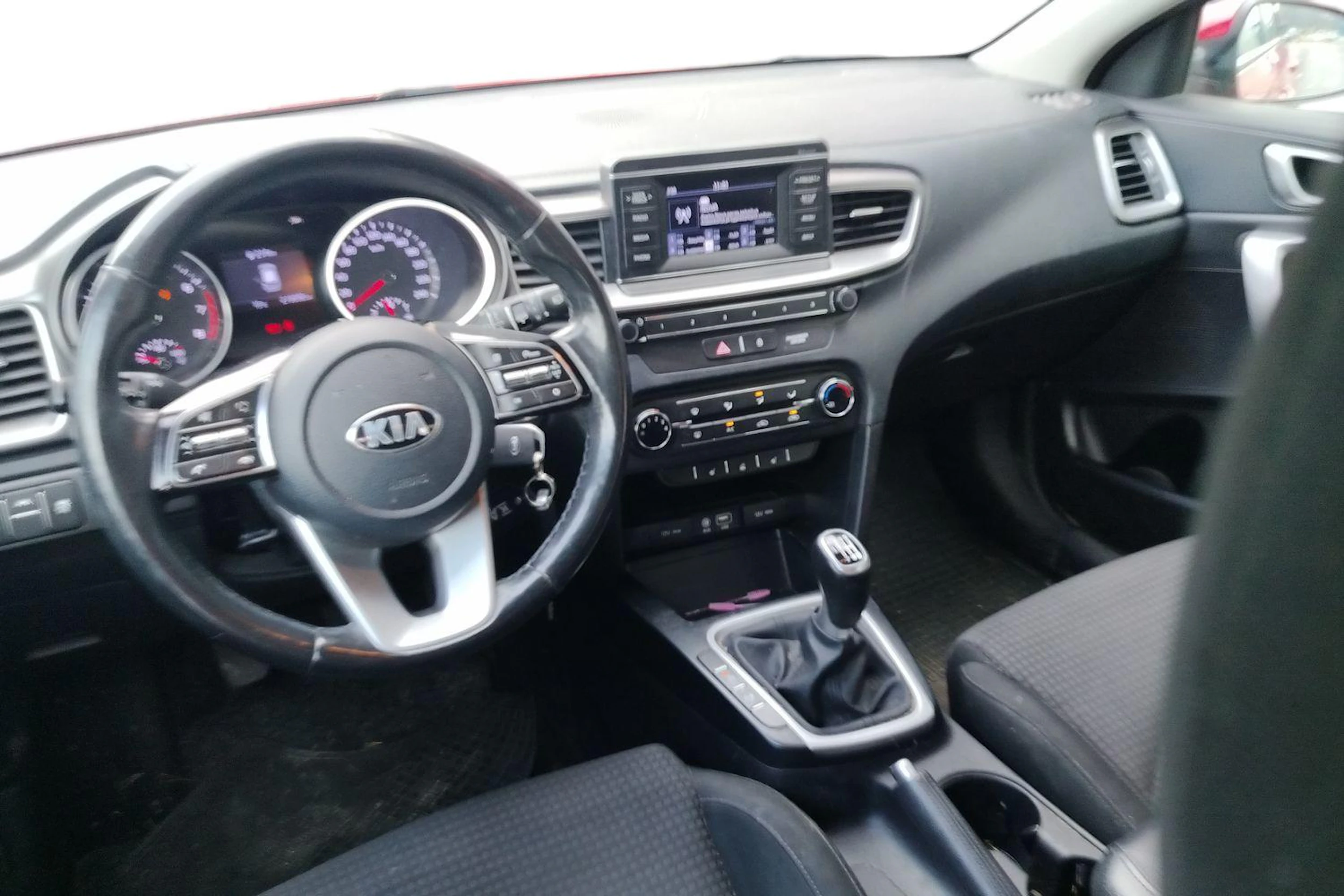 punainen Kia Ceed 2019 kuva 3.