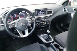 punainen Kia Ceed 2019 kuva 3.