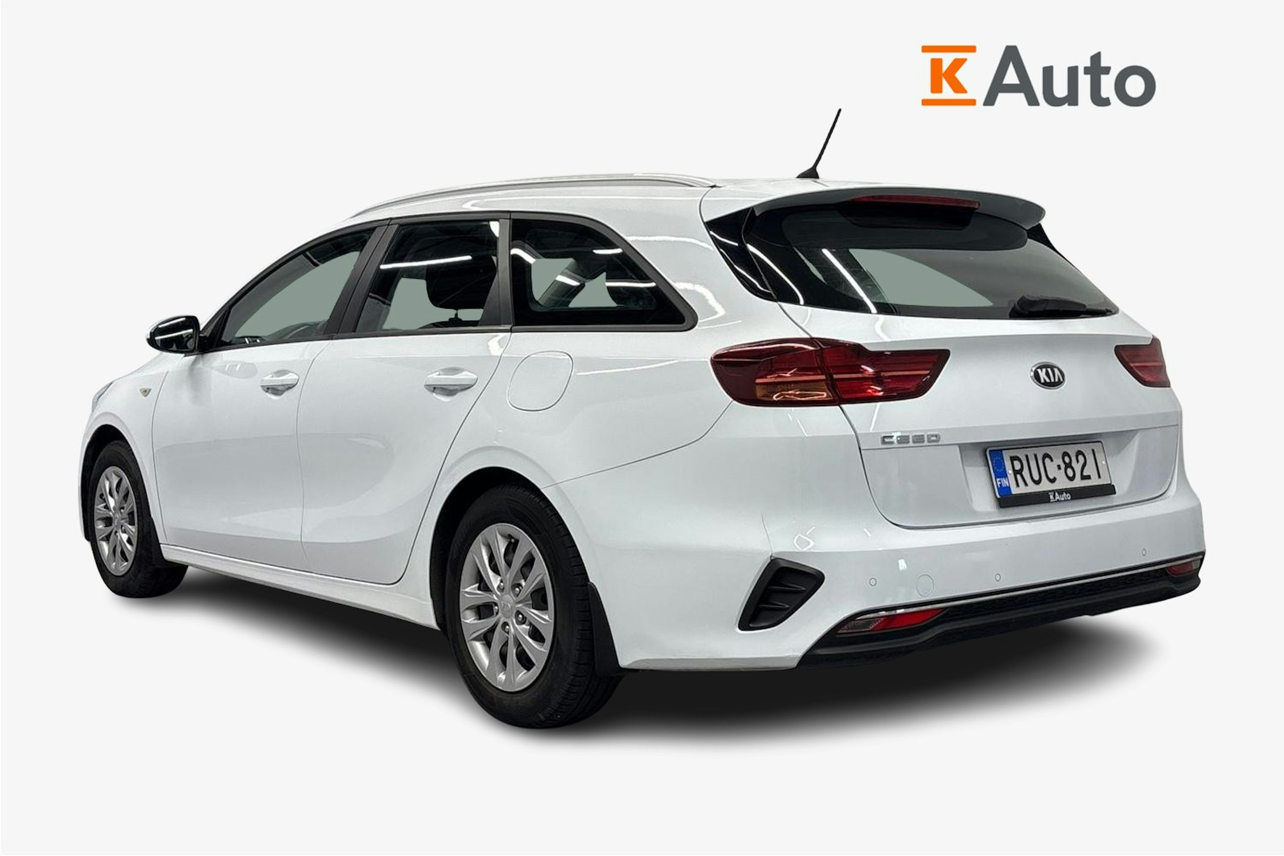 valkoinen Kia Ceed 2019 kuva 2.