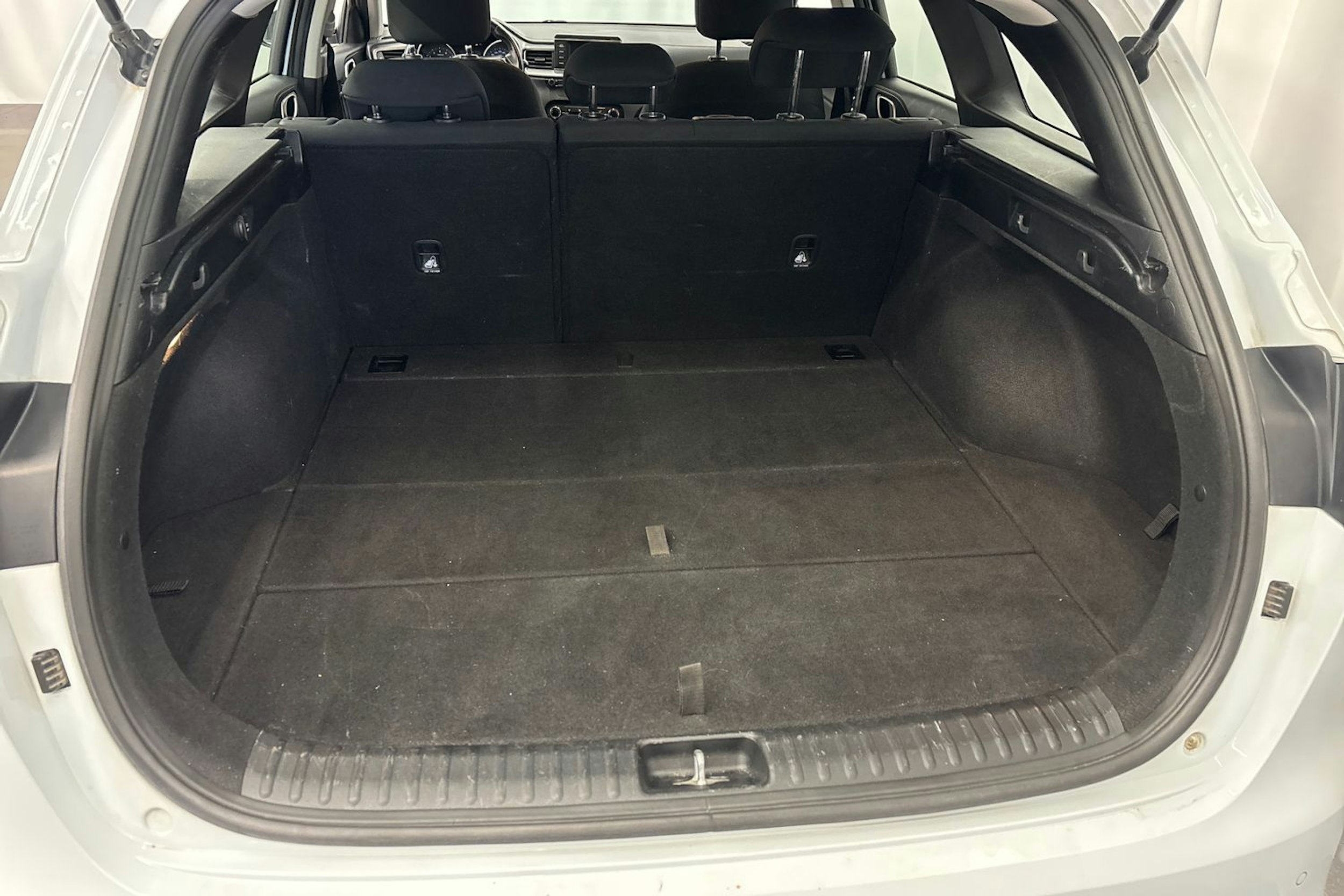 valkoinen Kia Ceed 2019 kuva 12.