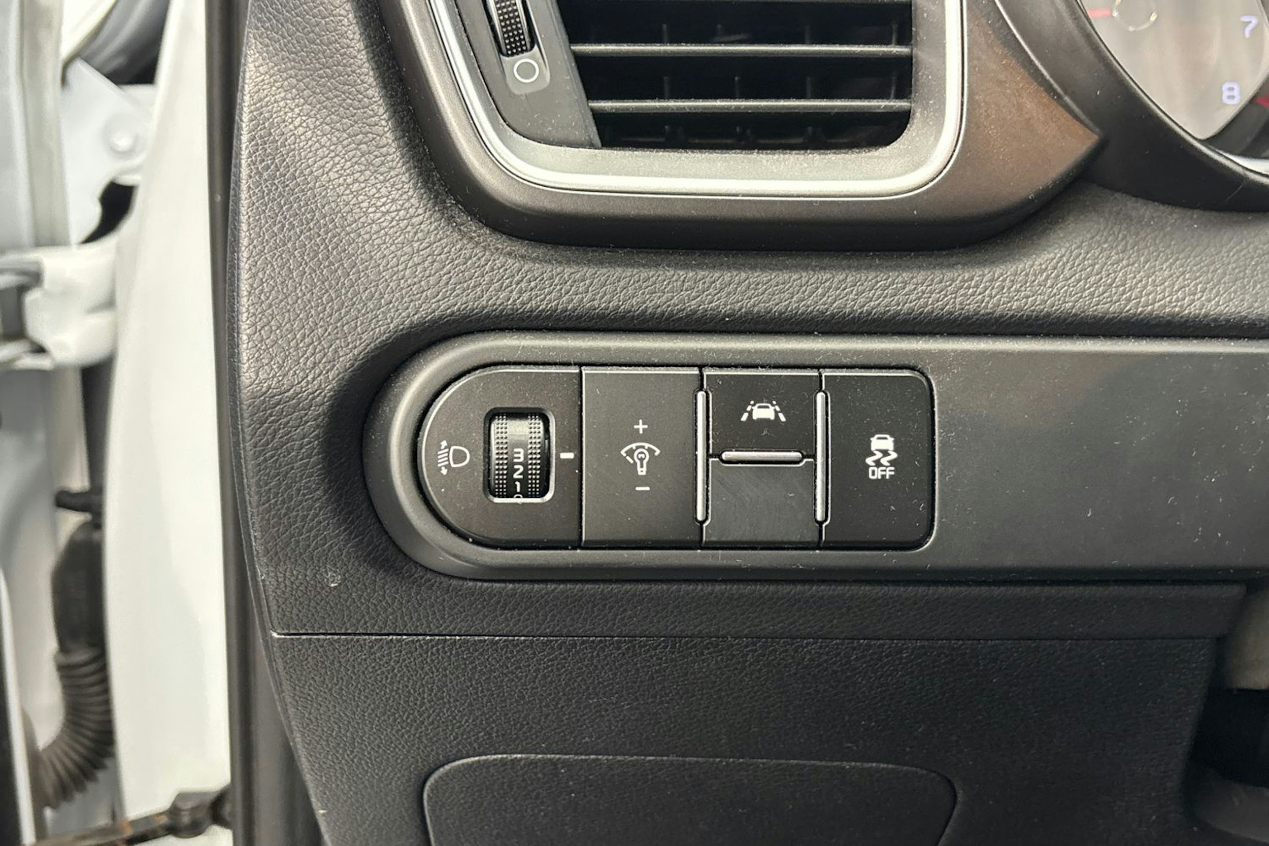 valkoinen Kia Ceed 2019 kuva 14.
