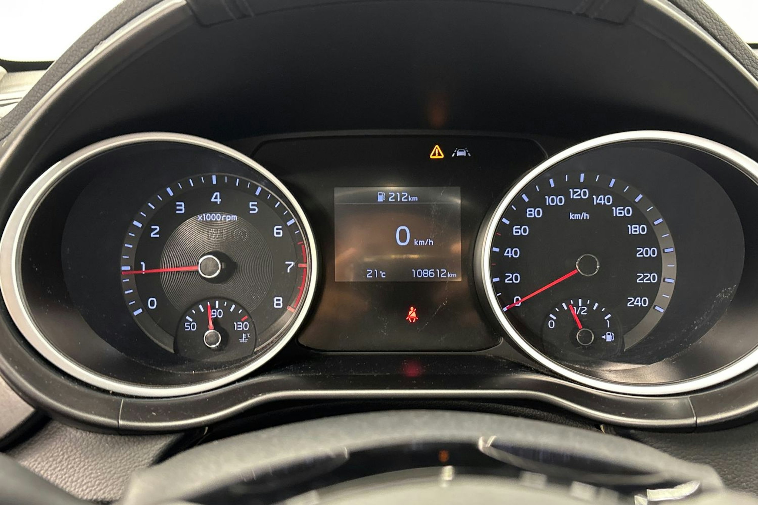 valkoinen Kia Ceed 2019 kuva 17.