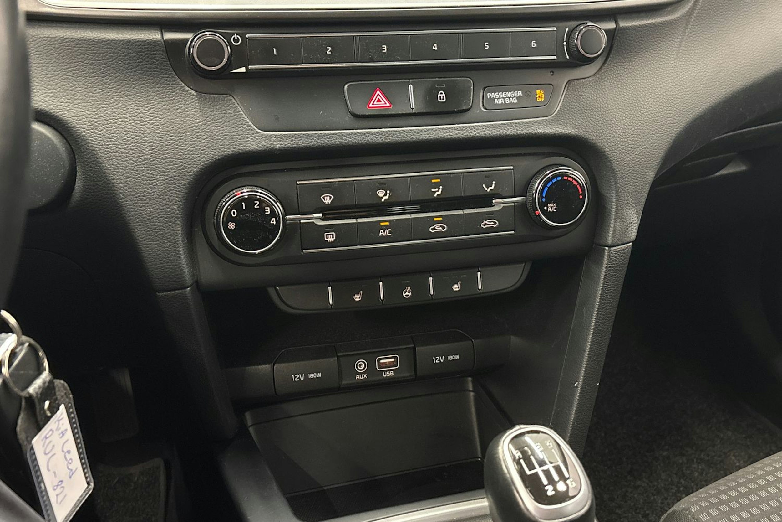 valkoinen Kia Ceed 2019 kuva 20.