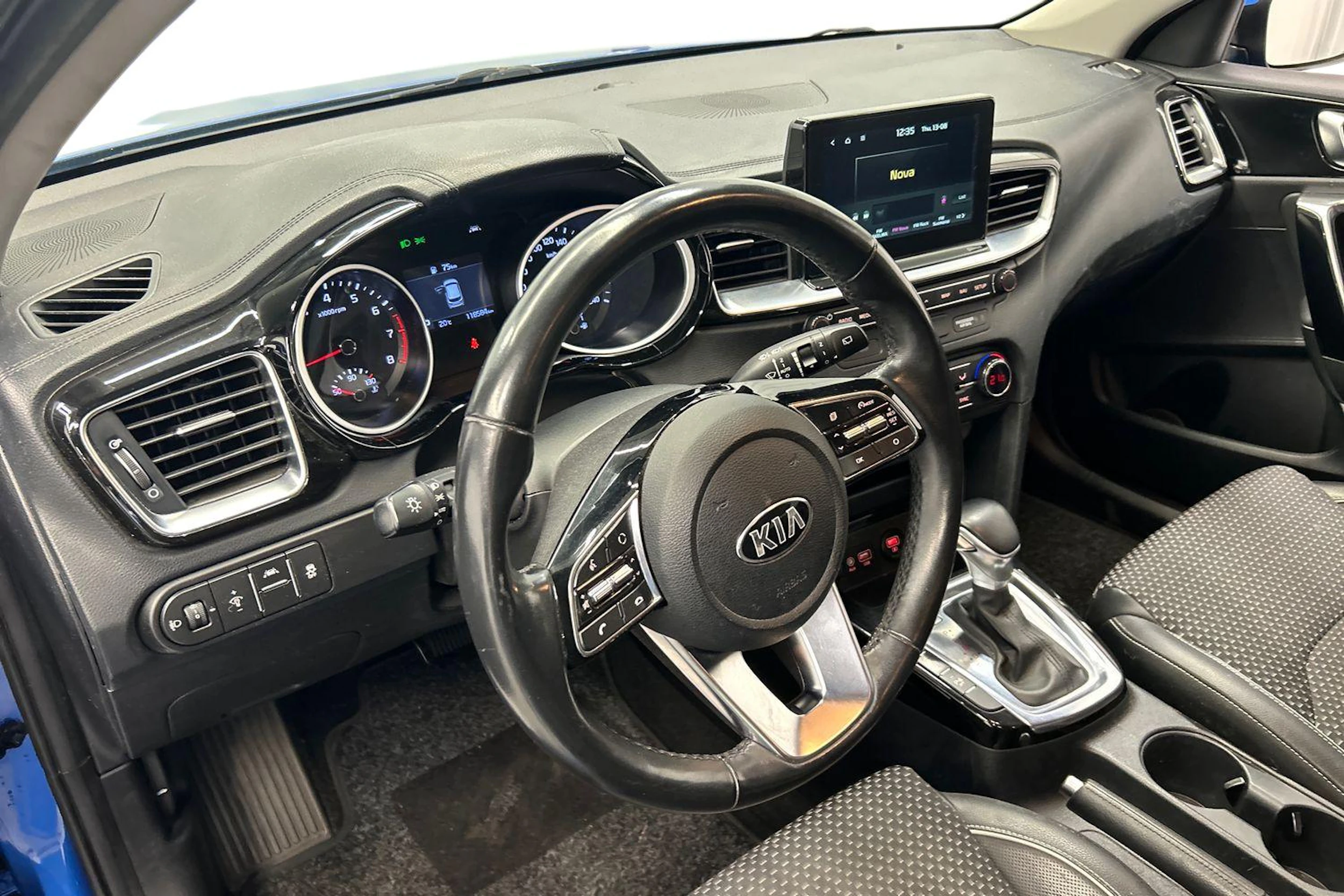 sininen Kia Ceed 2019 kuva 6.