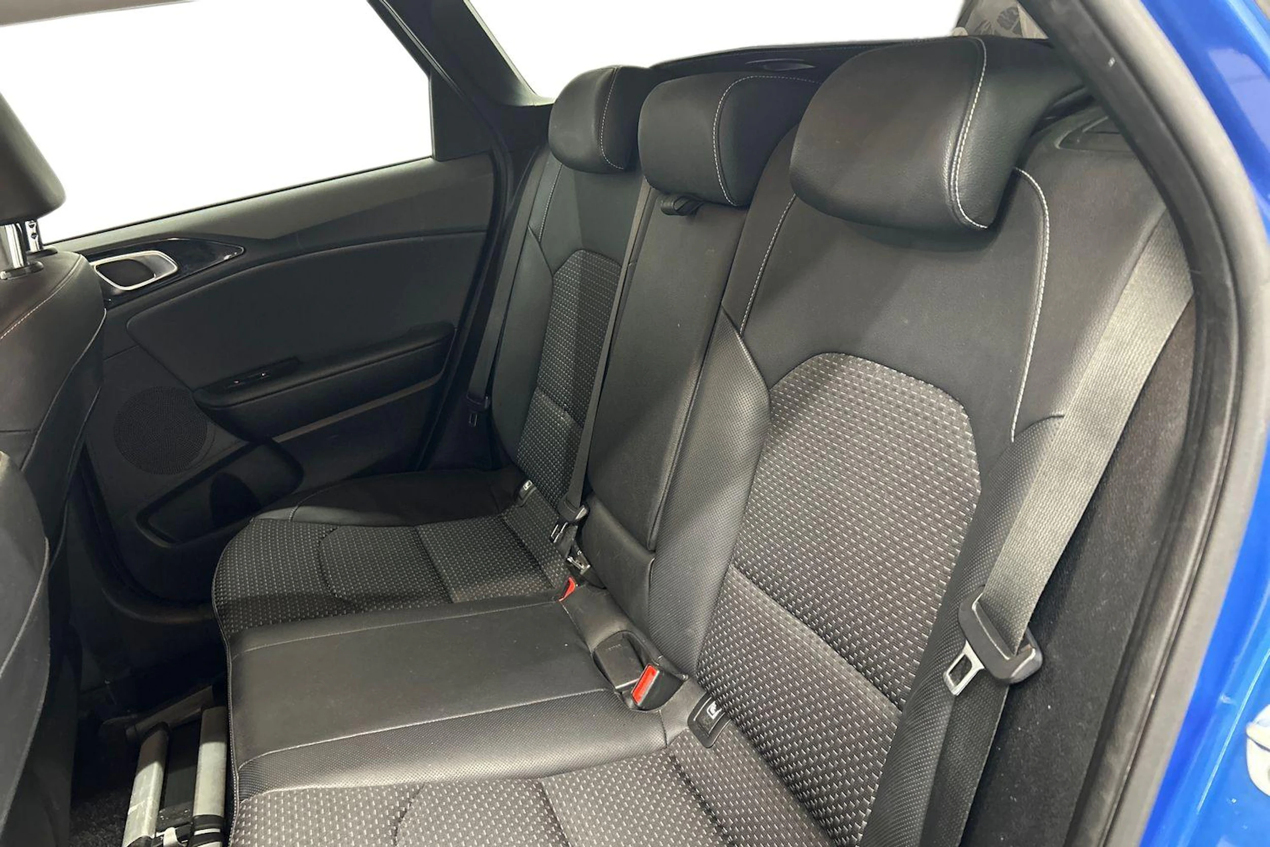 sininen Kia Ceed 2019 kuva 8.