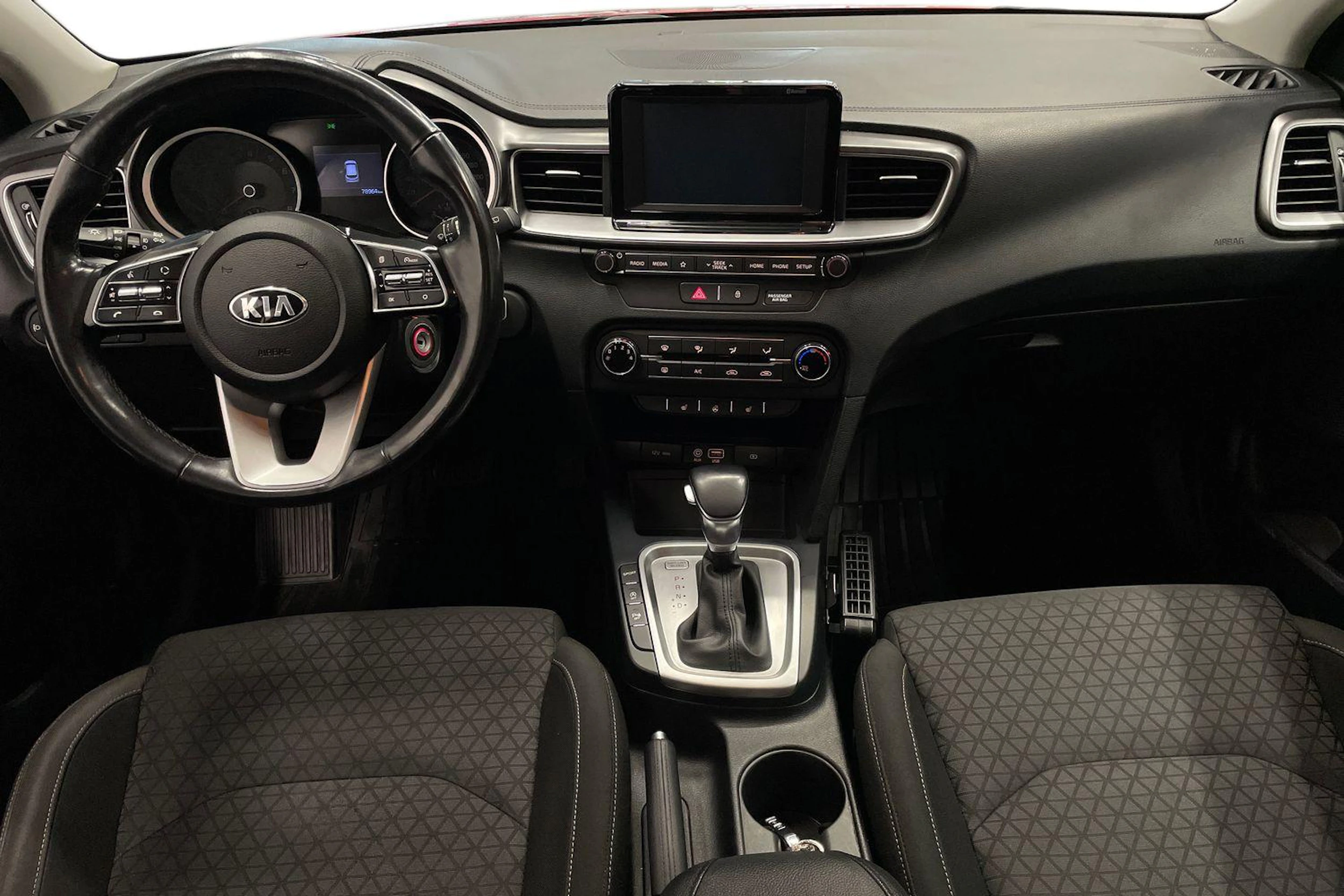 Punainen Kia Ceed 2019 kuva 7.