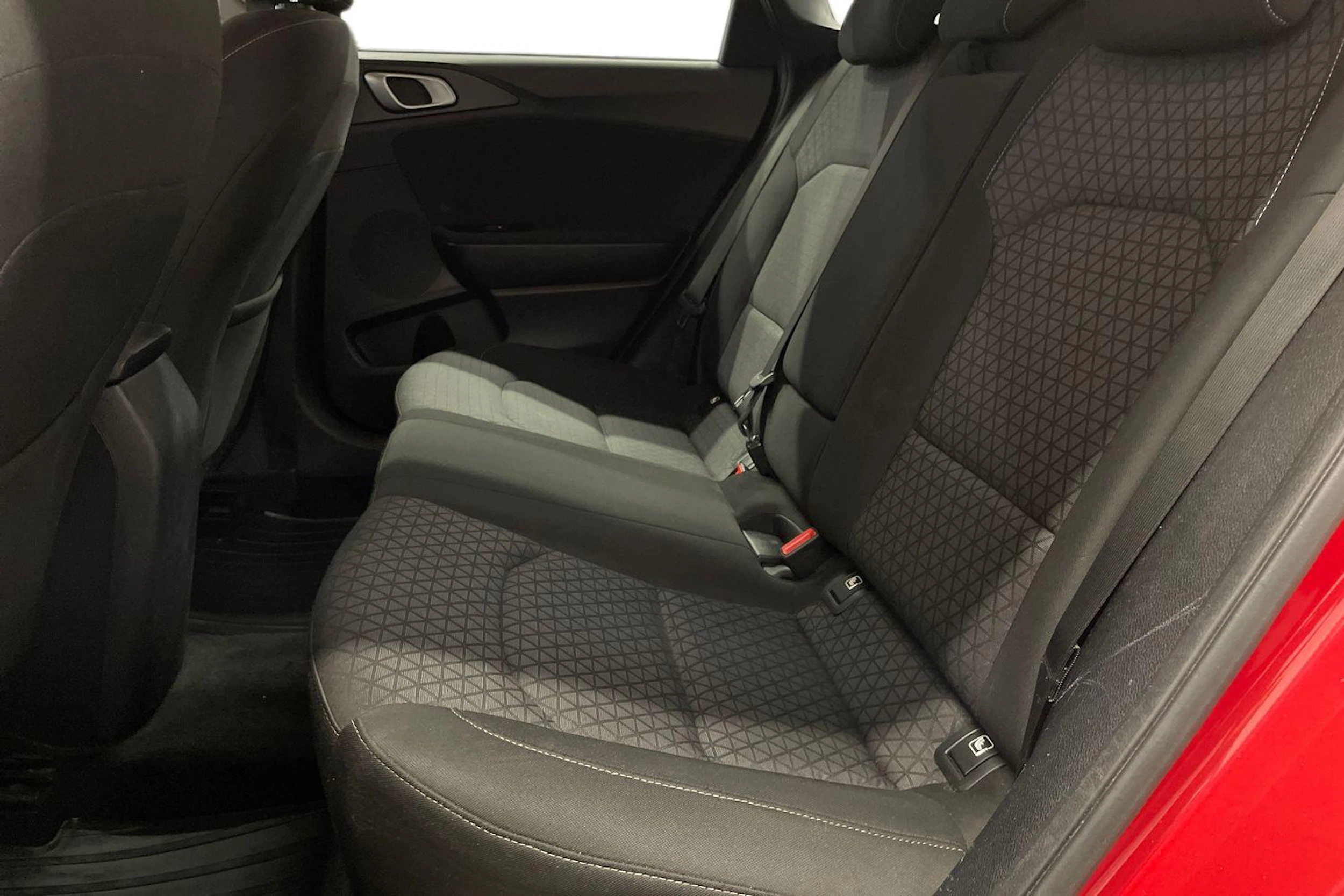 Punainen Kia Ceed 2019 kuva 8.