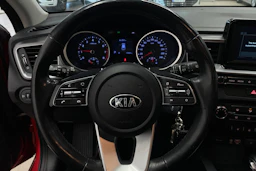 Punainen Kia Ceed 2019 kuva 12.