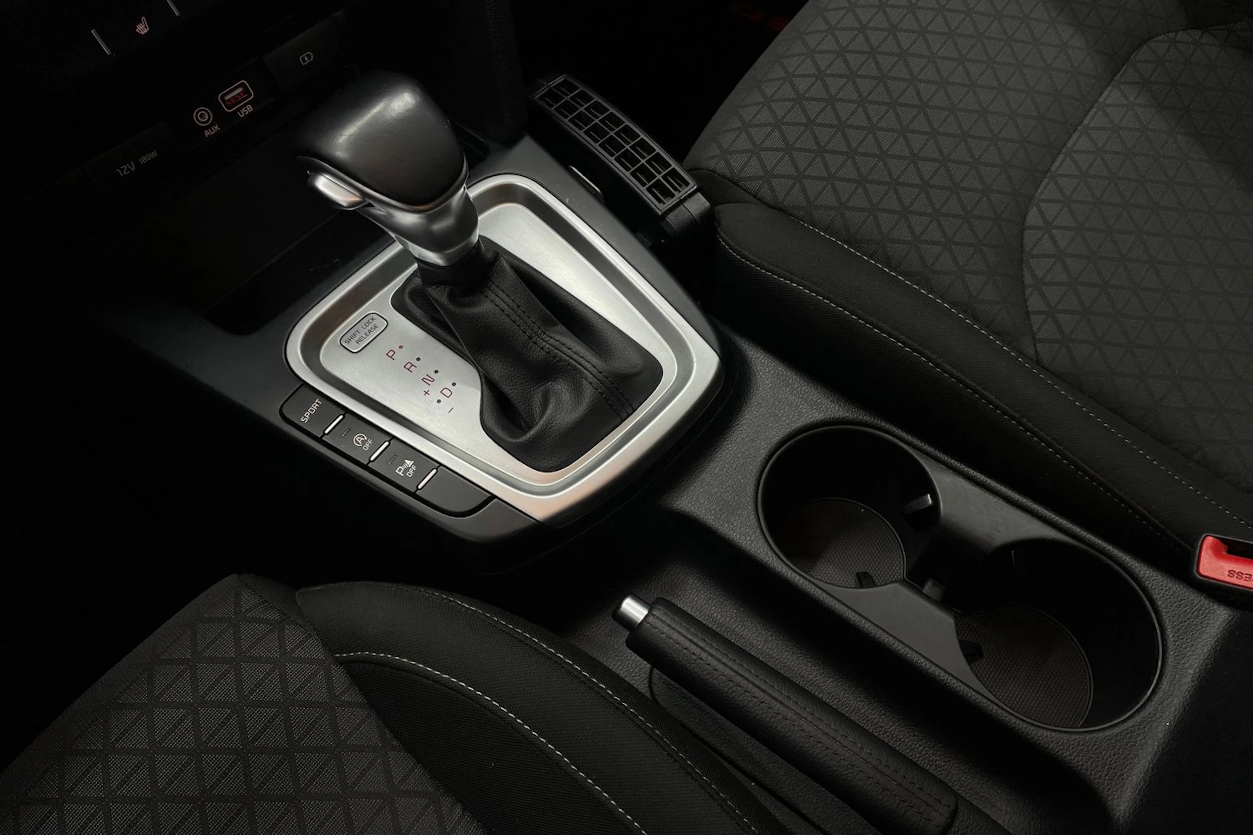 Punainen Kia Ceed 2019 kuva 16.