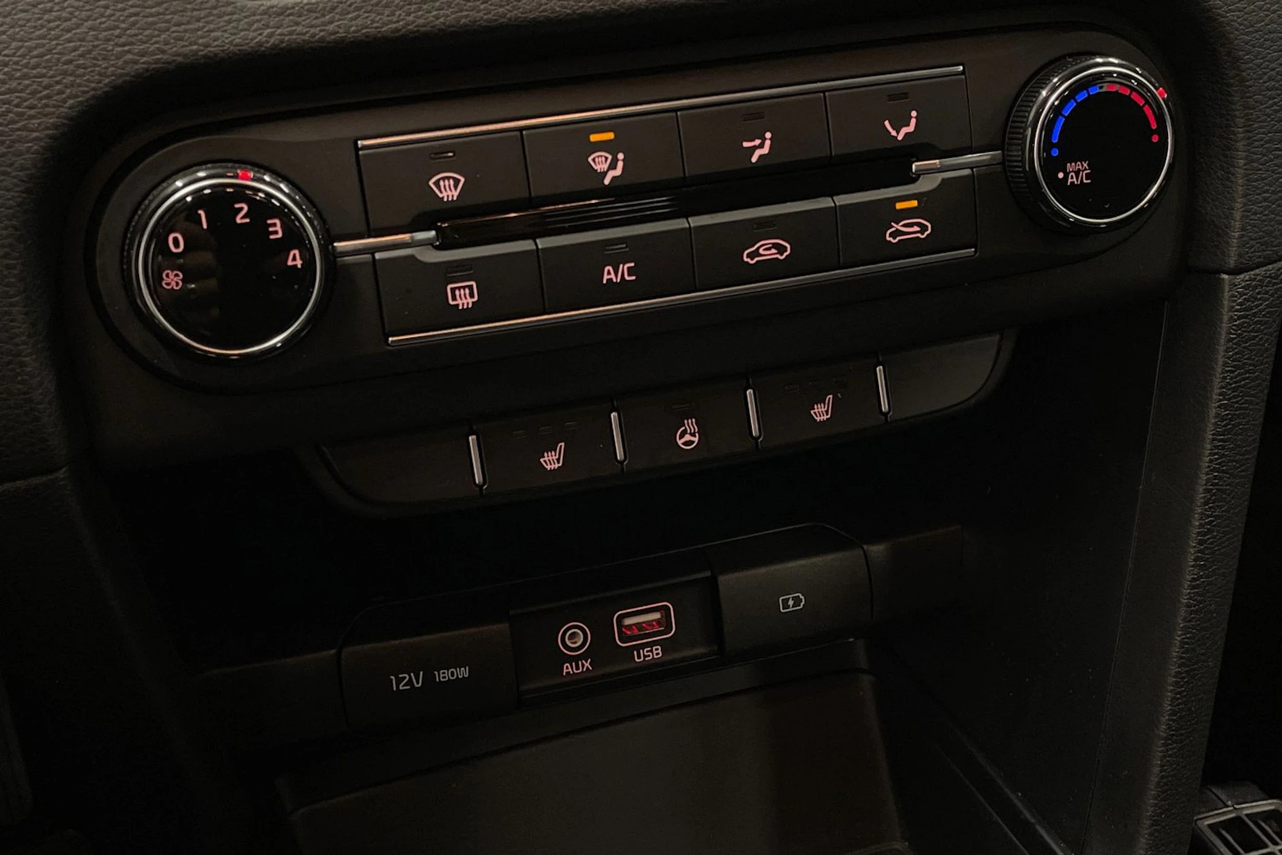 Punainen Kia Ceed 2019 kuva 17.