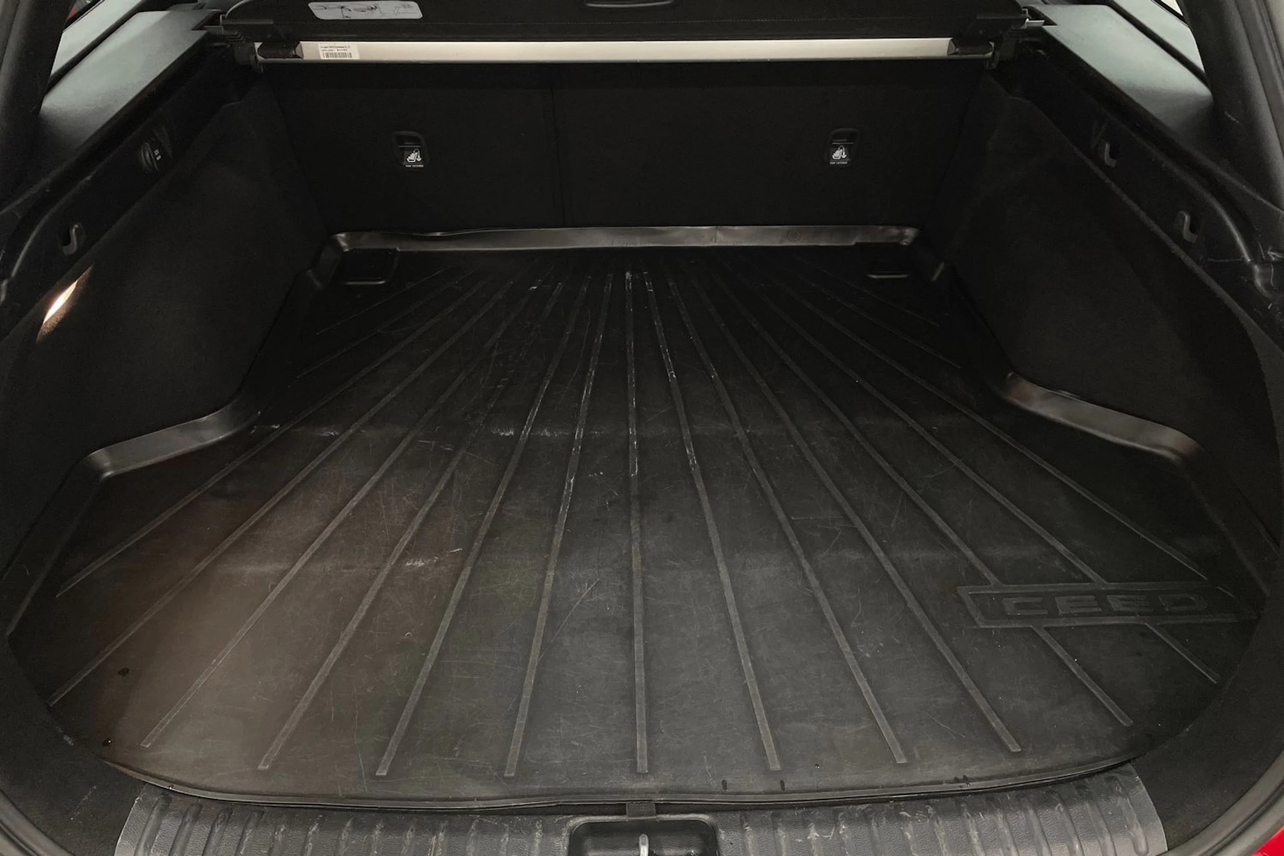 Punainen Kia Ceed 2019 kuva 20.